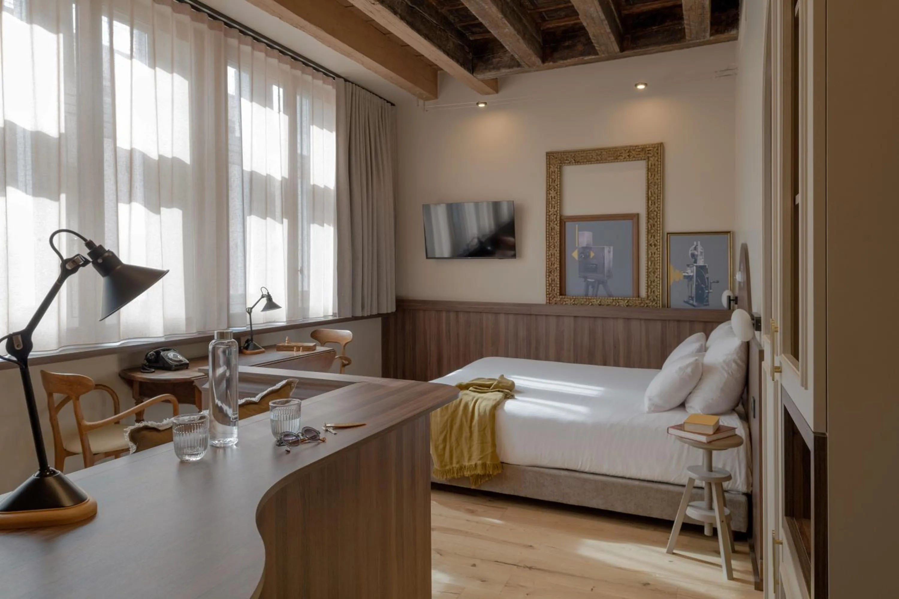 Bed in Académie Hôtel Lyon