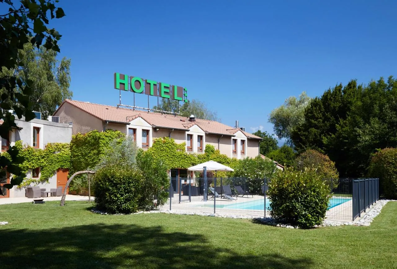 Garden in Hôtel des Trois Massifs