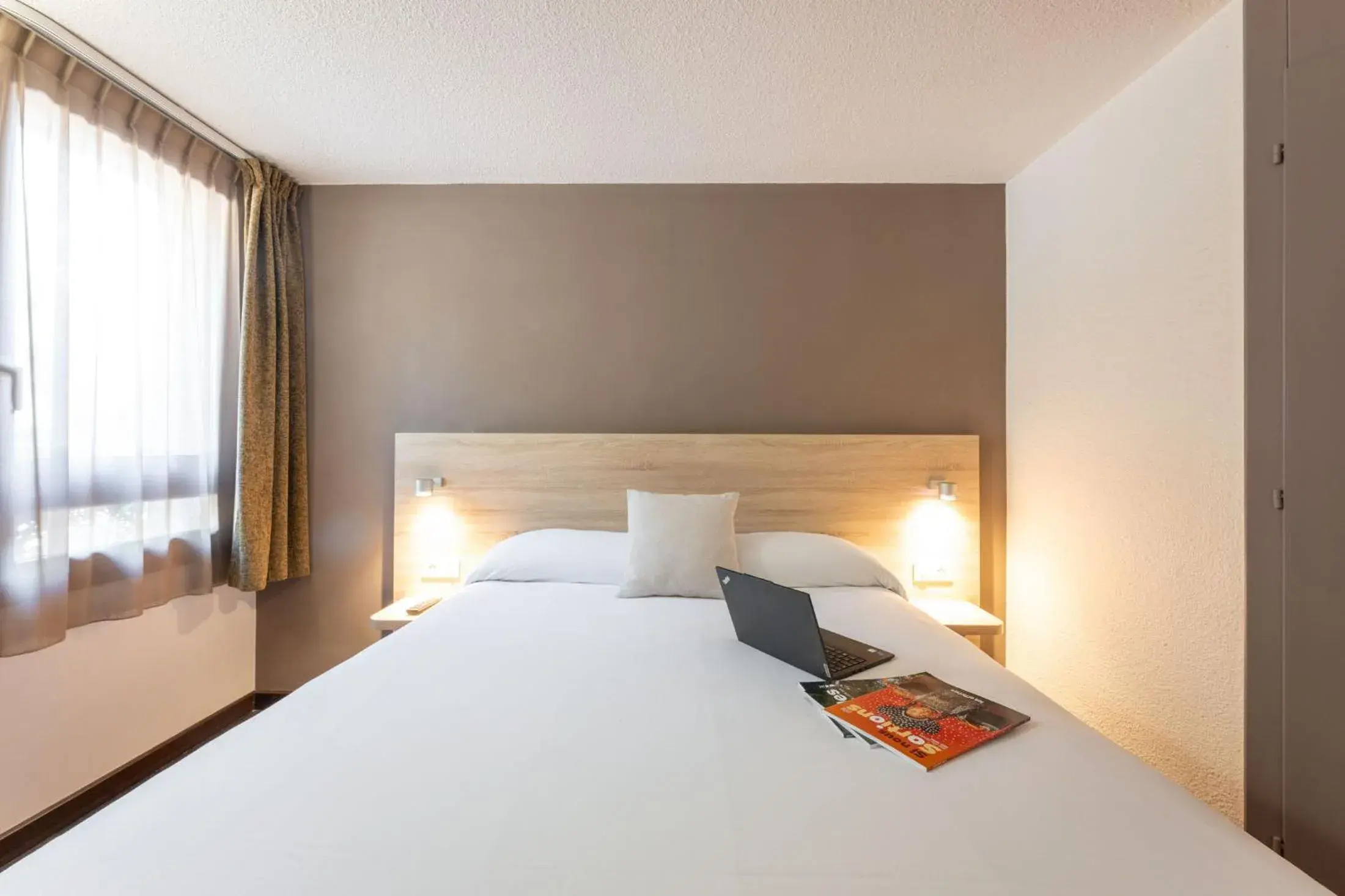 Double Room in Hôtel des Trois Massifs Double Room in Hôtel des Trois Massifs