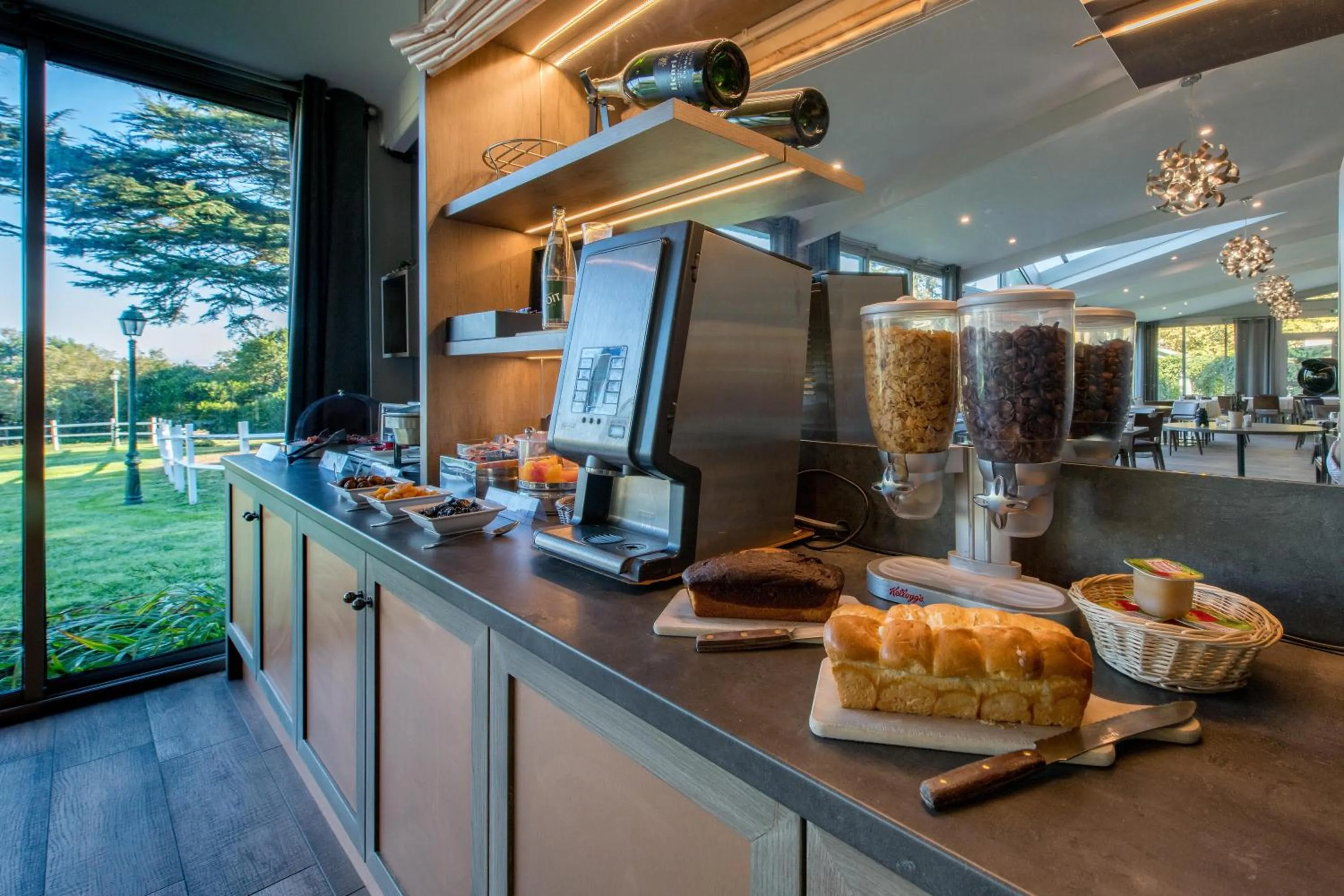 Continental breakfast in Logis Hôtels- Hôtel et Restaurant Domaine de Fompeyre