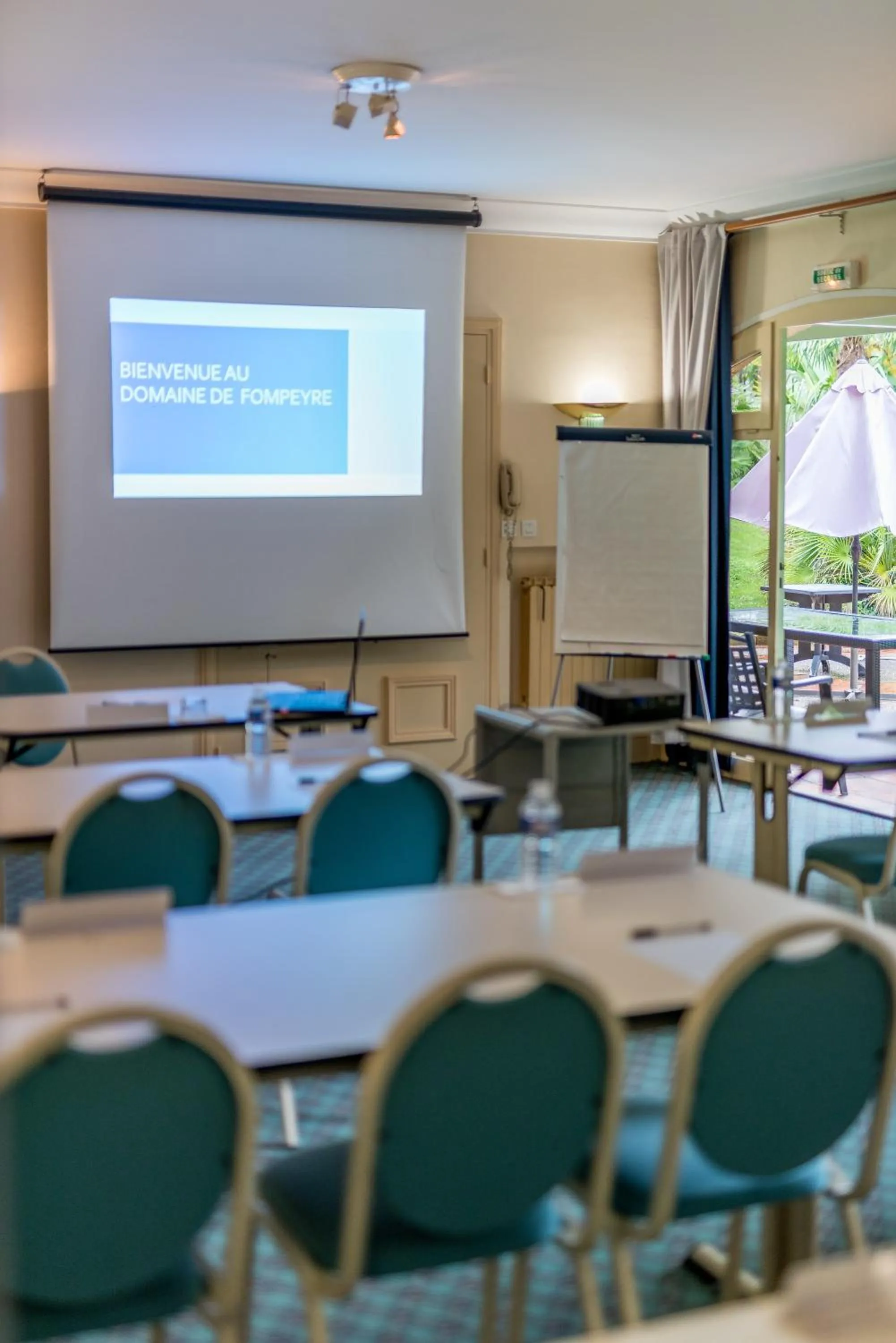 Meeting/conference room in Logis Hôtels- Hôtel et Restaurant Domaine de Fompeyre