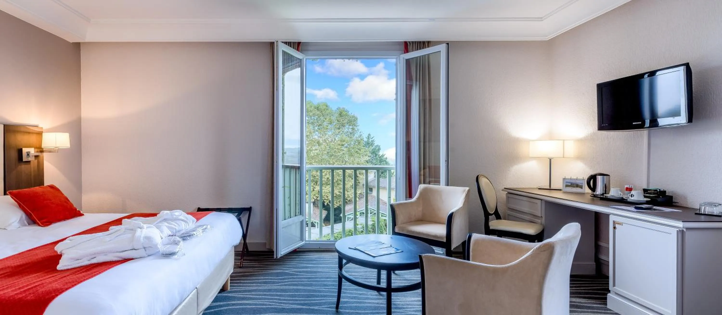 Photo of the whole room, Bed in Logis Hôtels- Hôtel et Restaurant Domaine de Fompeyre