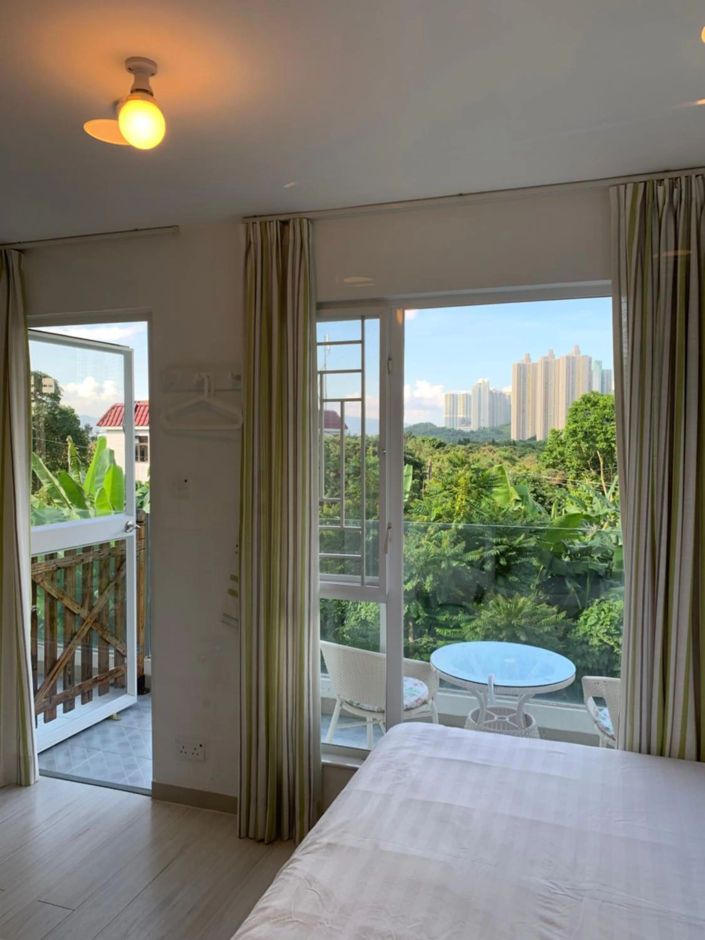 Balcony/Terrace, Bed in City Oasis Guesthouse