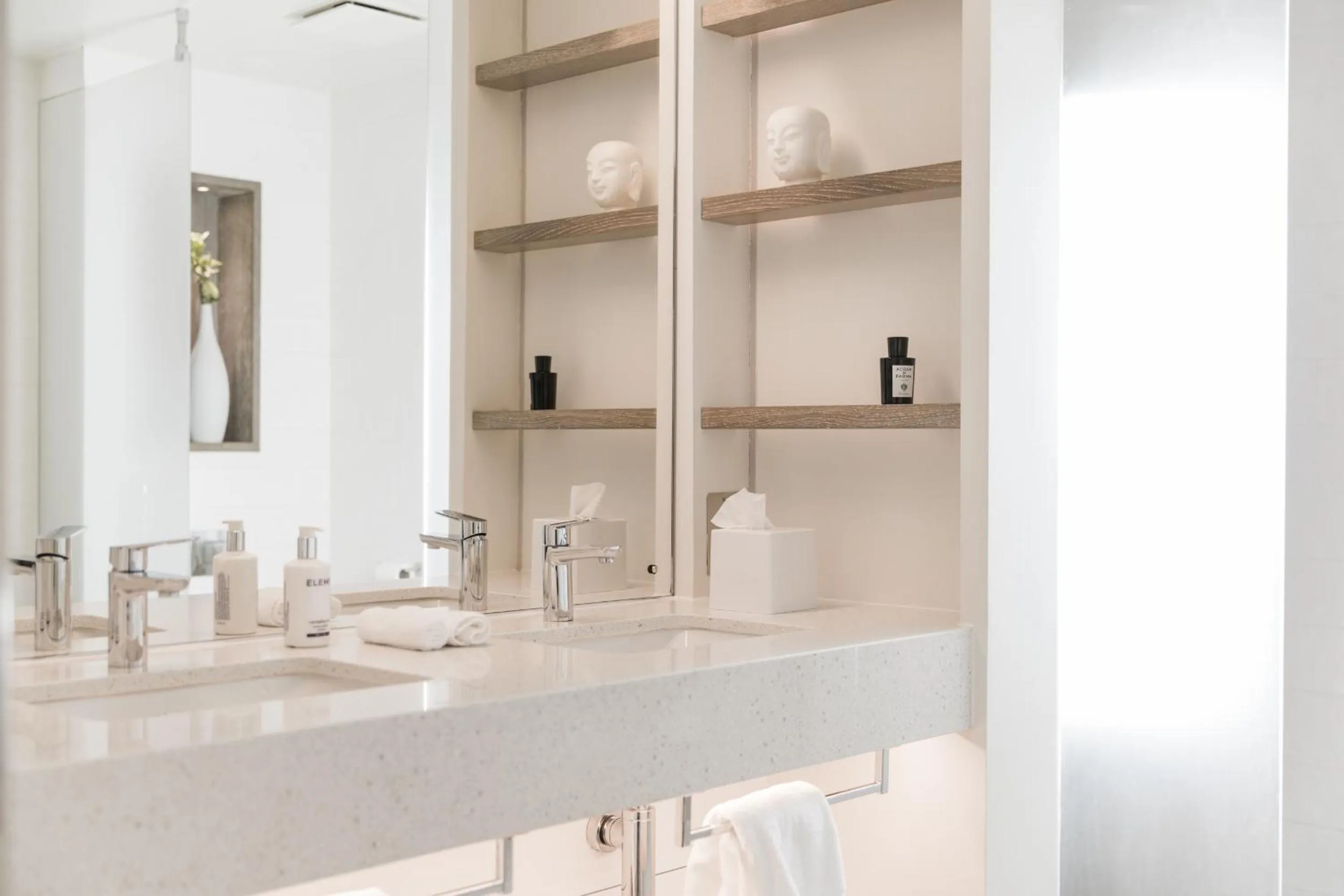 Bathroom in Dart Marina Hotel