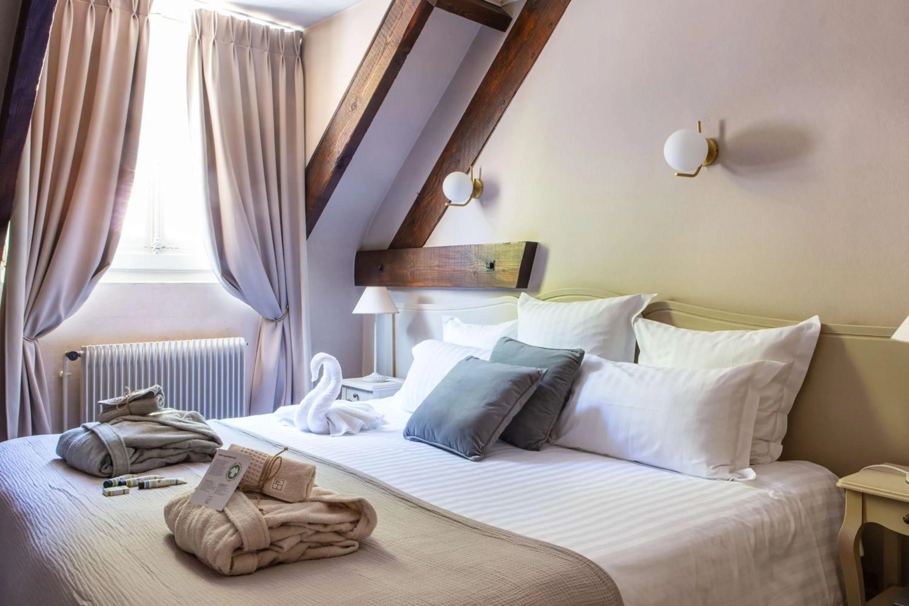 Bedroom, Bed in Hôtel Le Maxime - Best Western Signature Collection