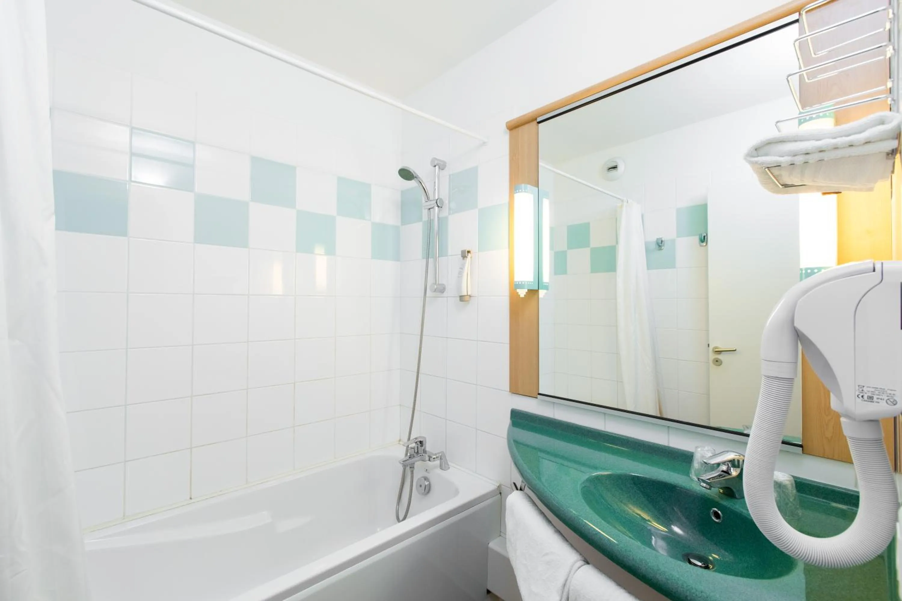 Bathroom in ibis La Bresse Gérardmer