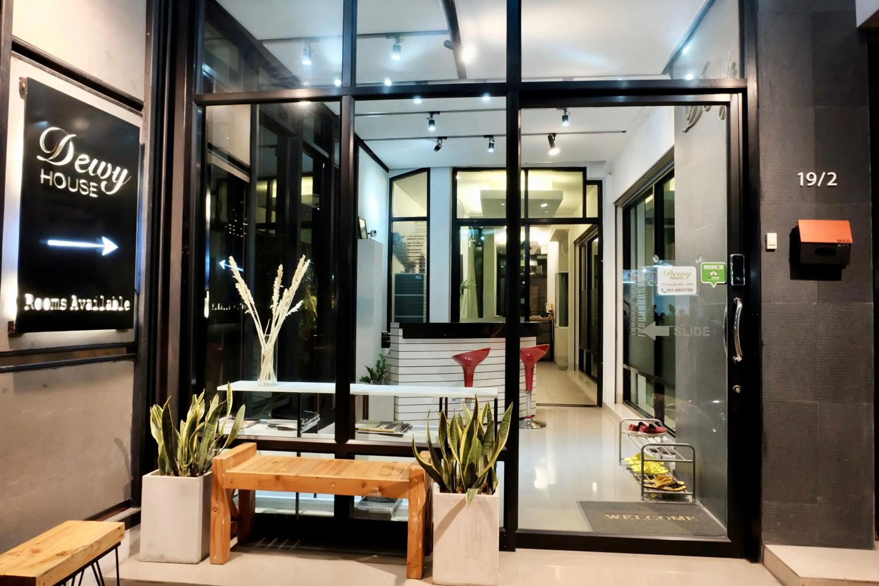 Facade/entrance in DewyHouse