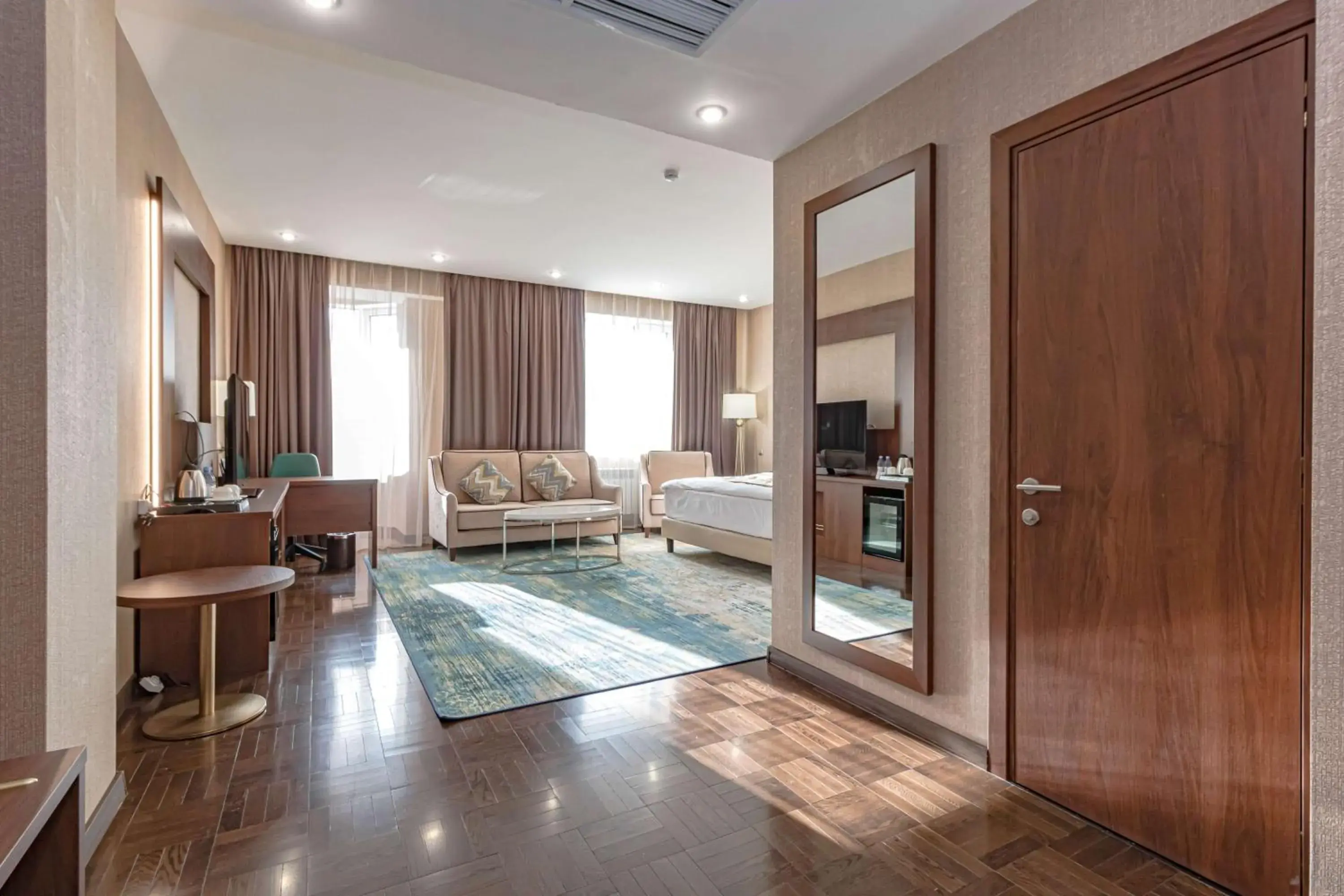 Junior Suite with King Bed - Non-Smoking in Best Western Plus Astana Hotel Junior Suite with King Bed - Non-Smoking in Best Western Plus Astana Hotel