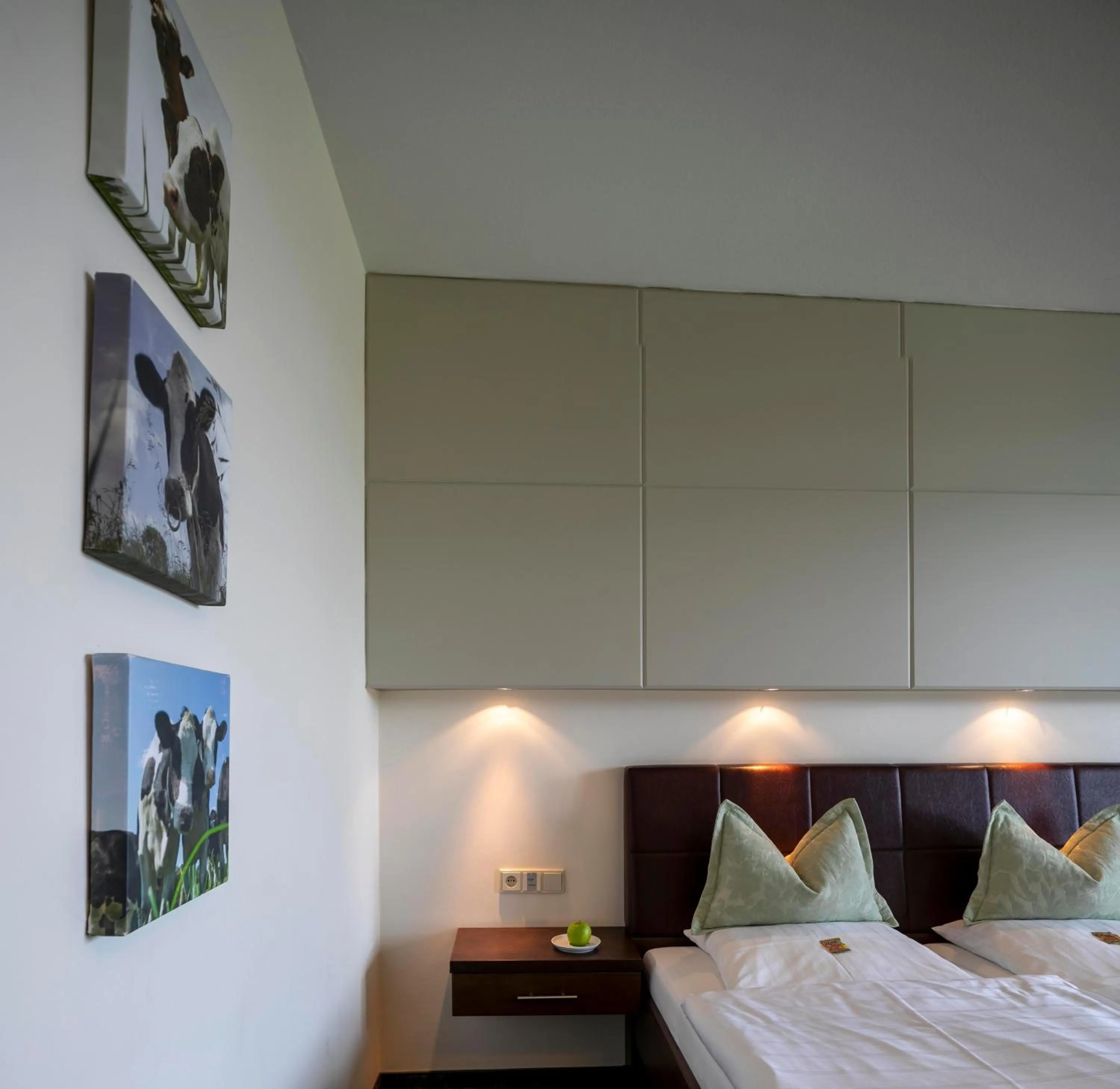 Photo of the whole room, Bed in Hotel Landhaus Pollmeyer