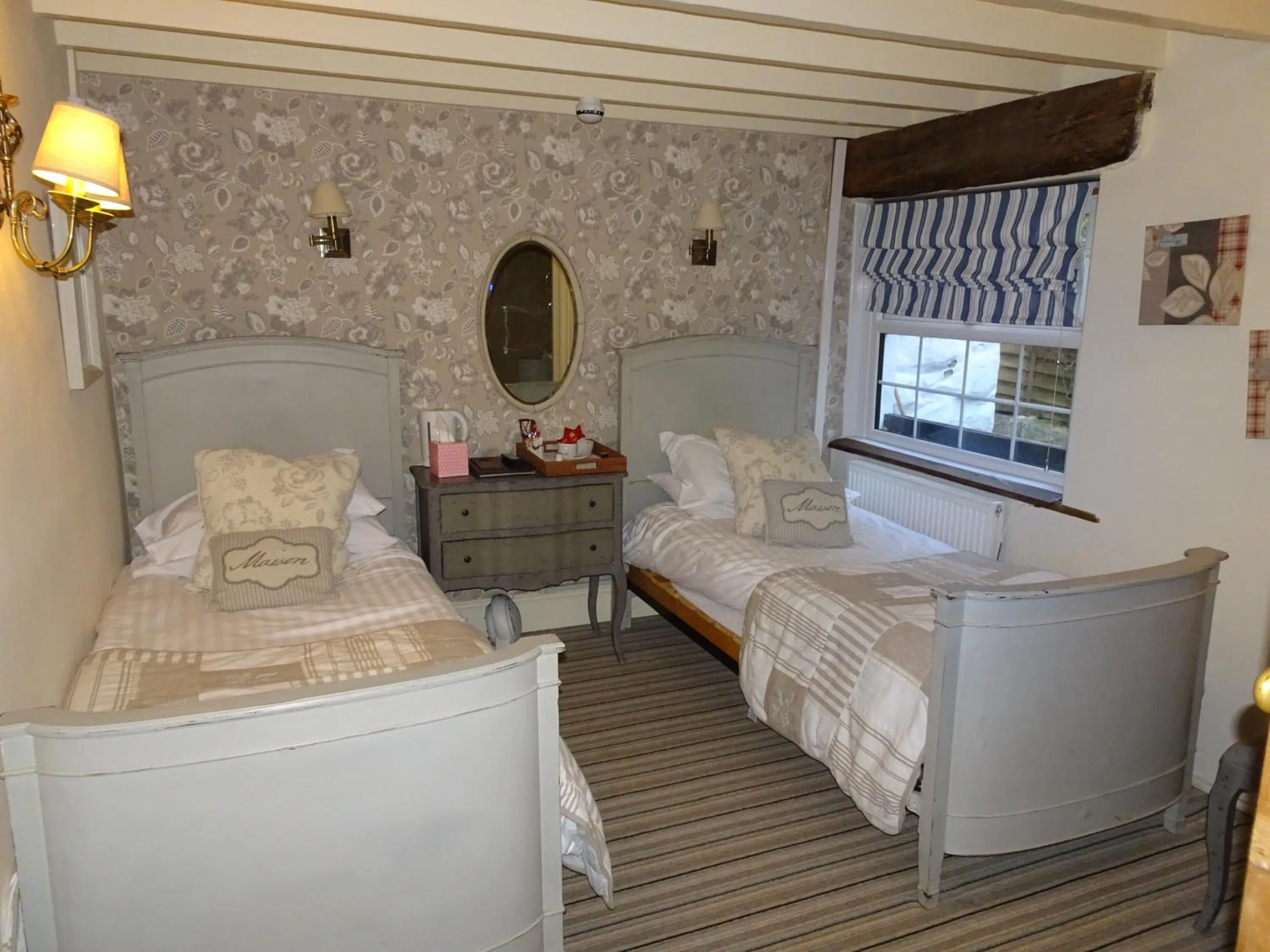 Bed in Ty Gwyn Hotel