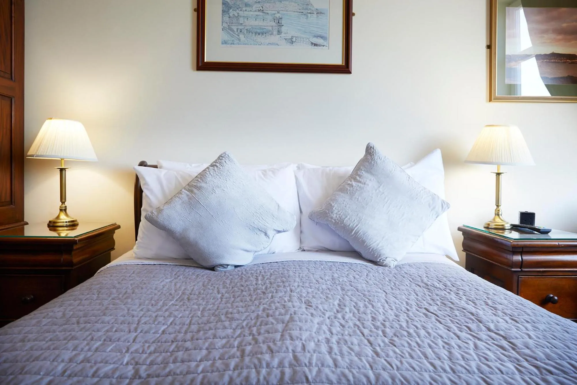 Bed in Mansion House