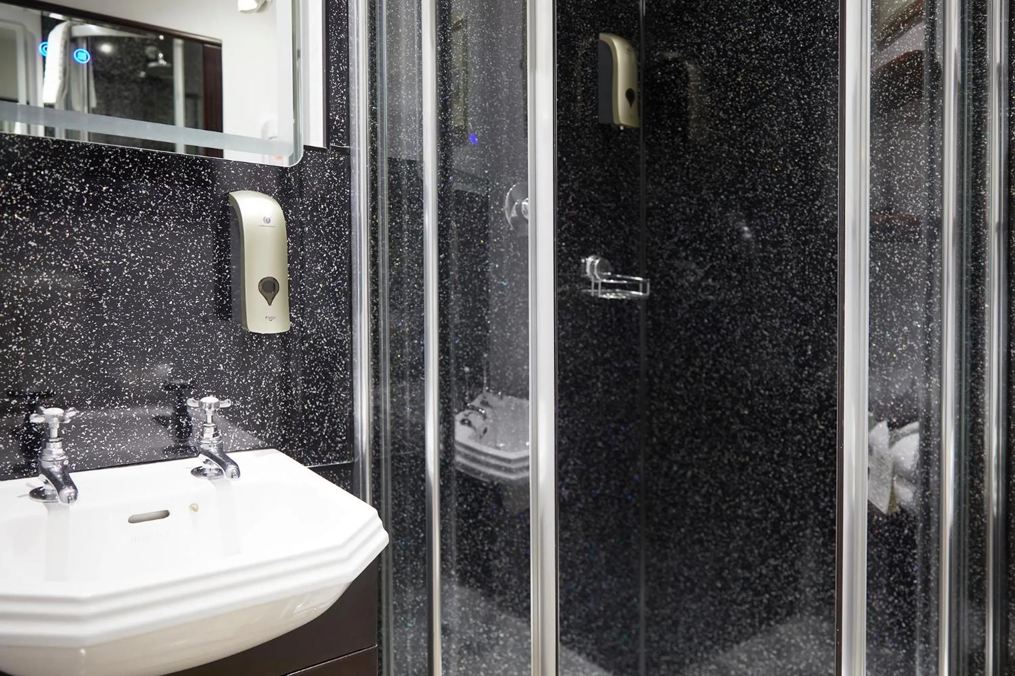 Shower in Mansion House