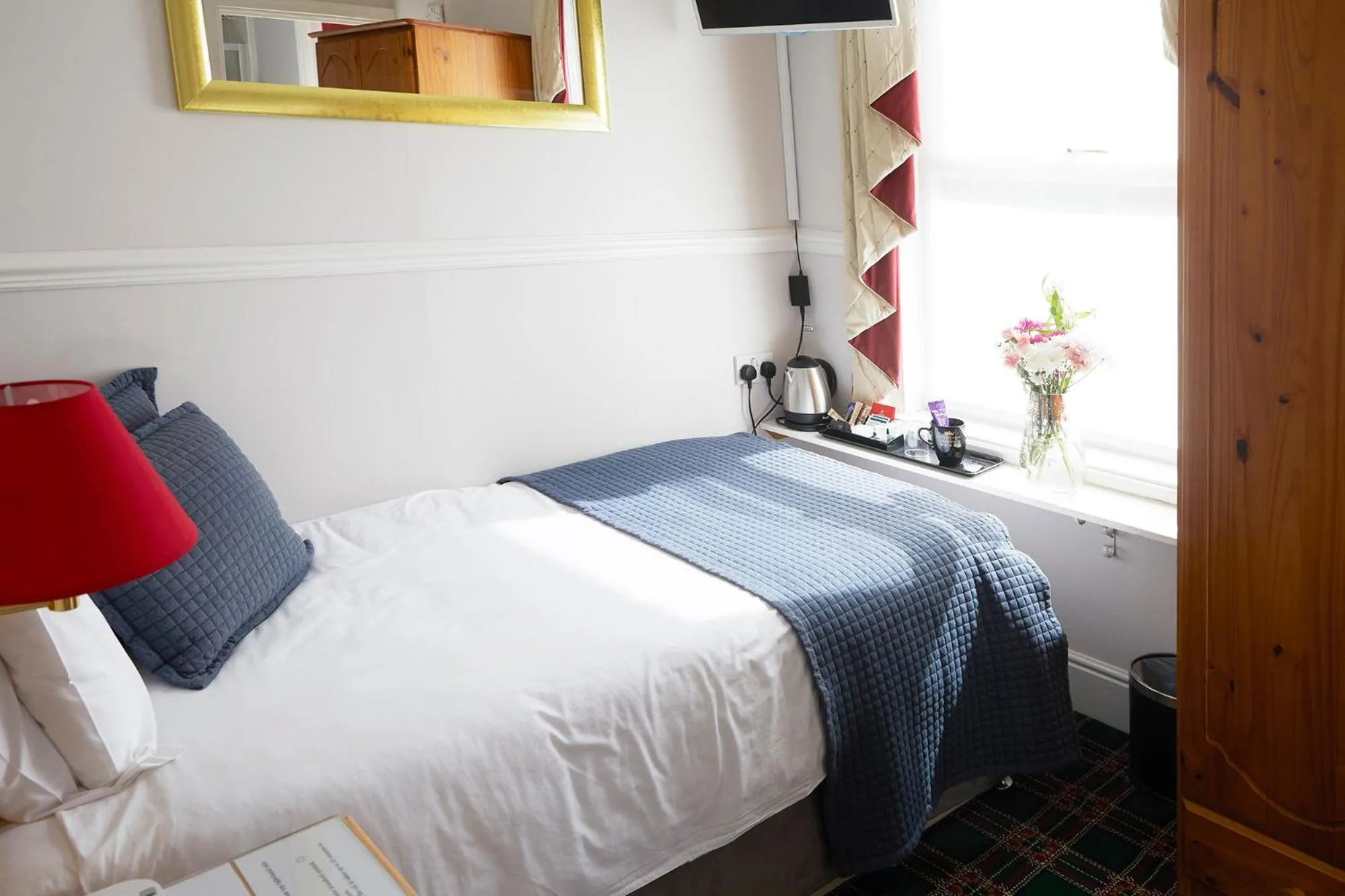 Bed in Mansion House