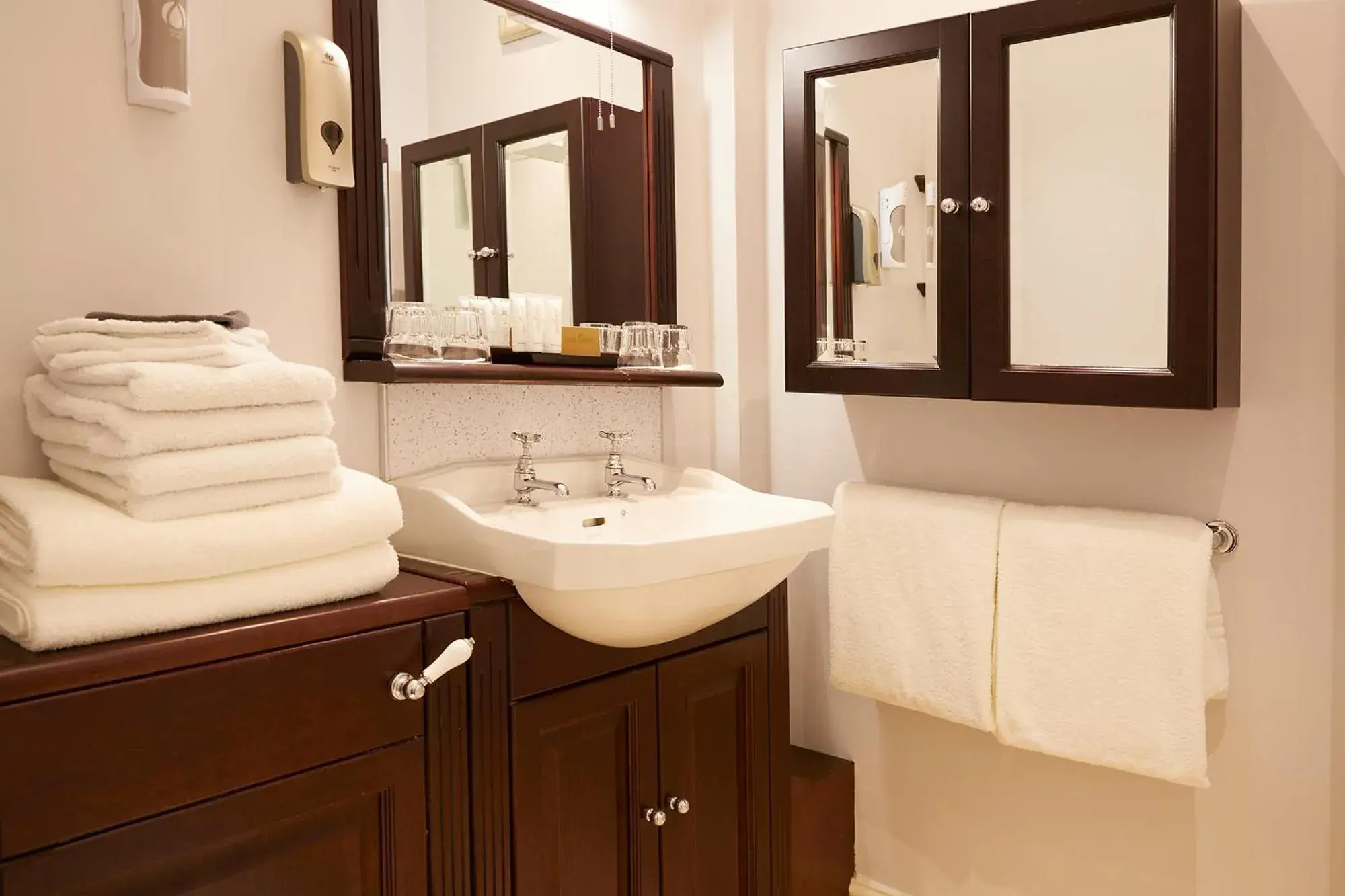 Family Room (2 Adults + 2 Children) in Mansion House Family Room (2 Adults + 2 Children) in Mansion House