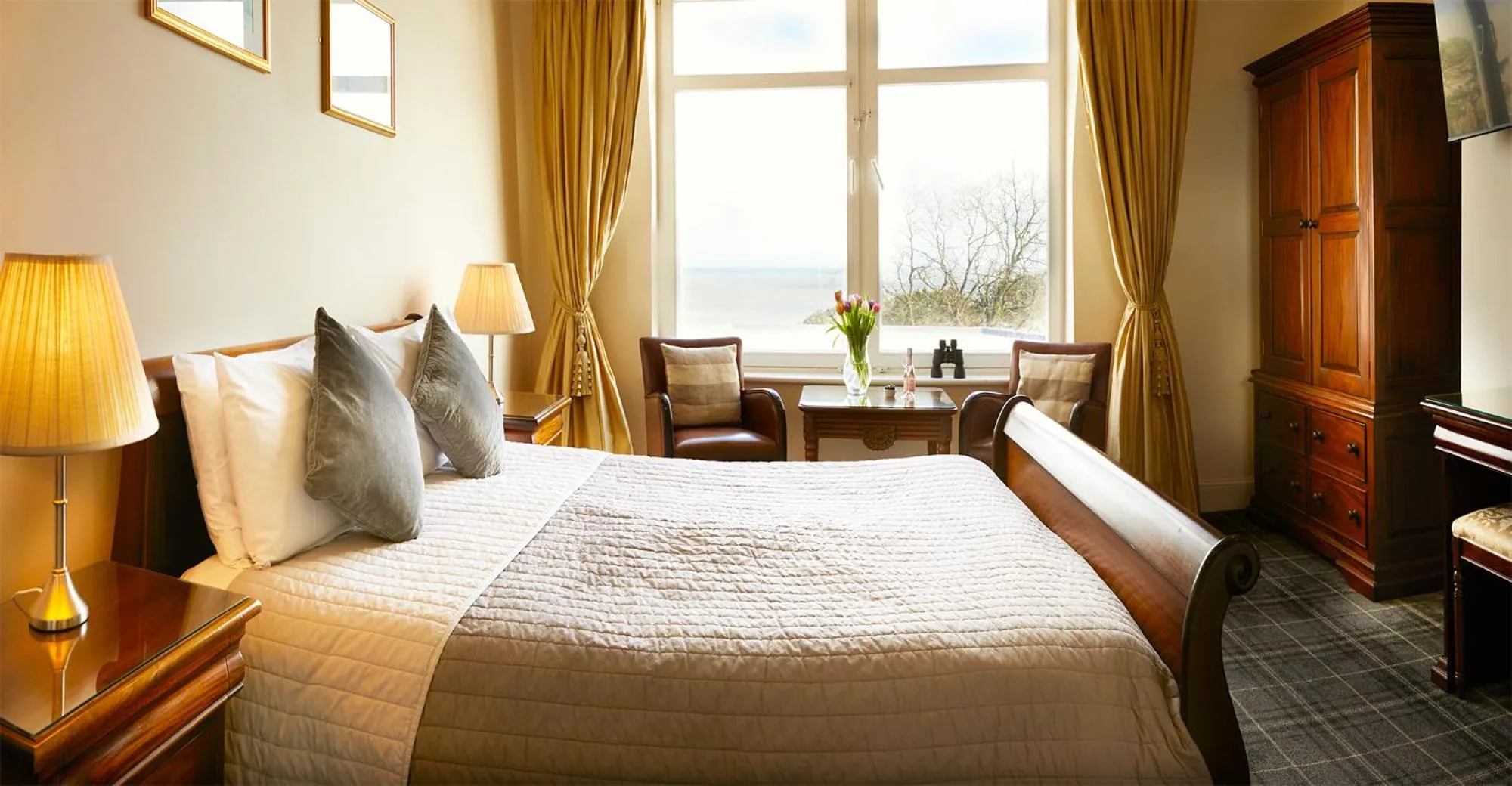 Bed in Mansion House