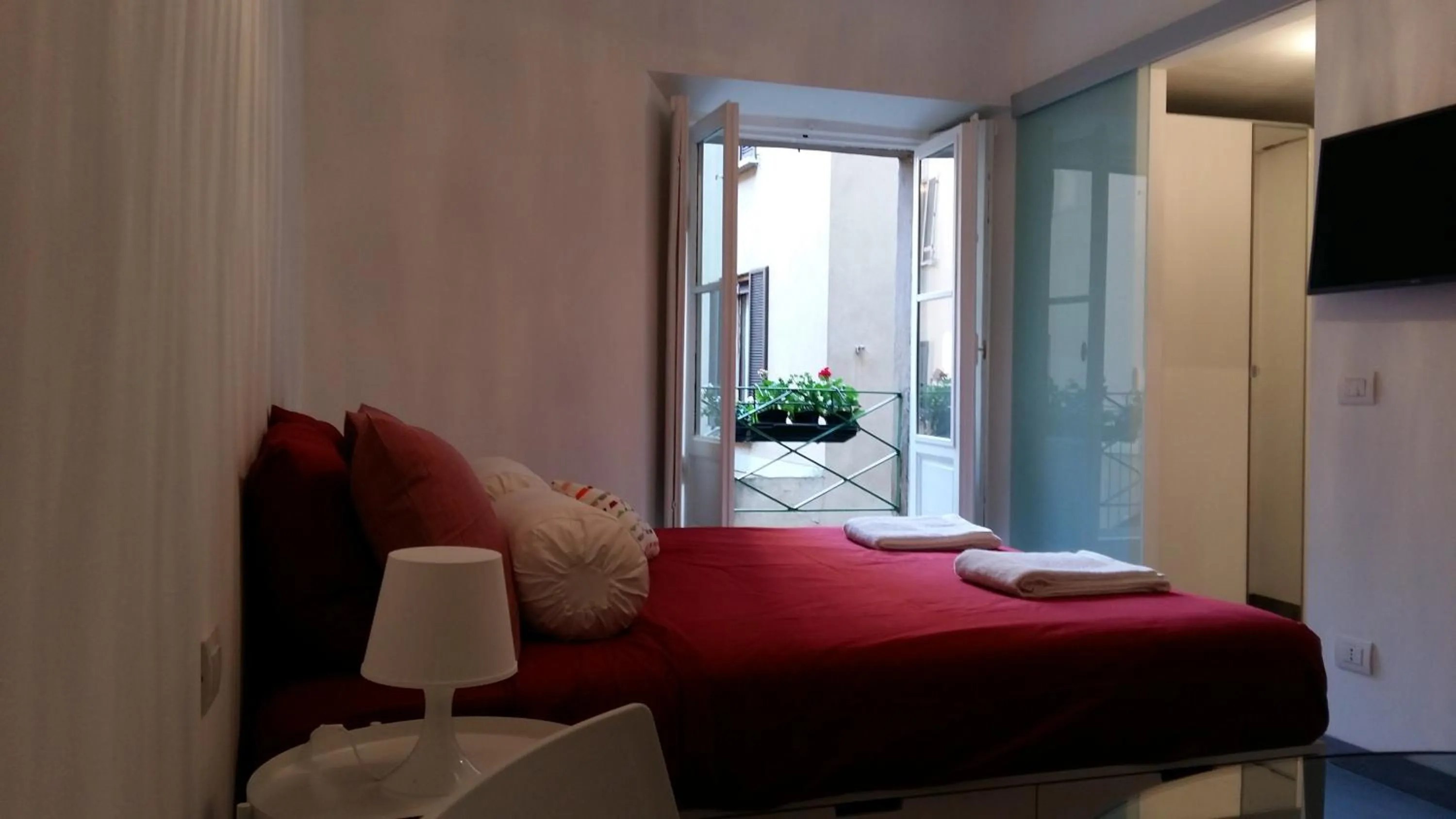 Photo of the whole room, Bed in La Marina di Milano
