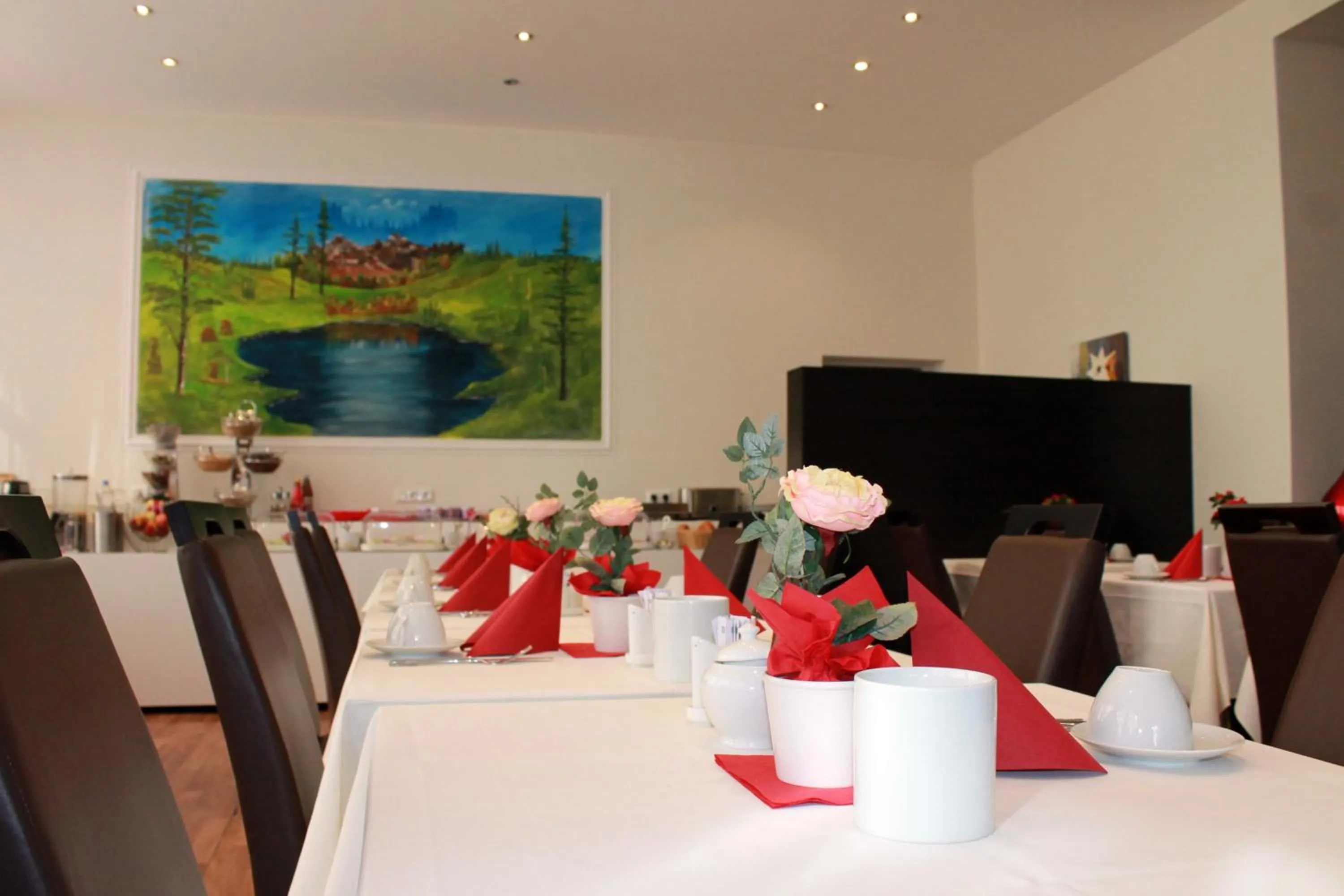 Restaurant/places to eat in Aariana Hotel