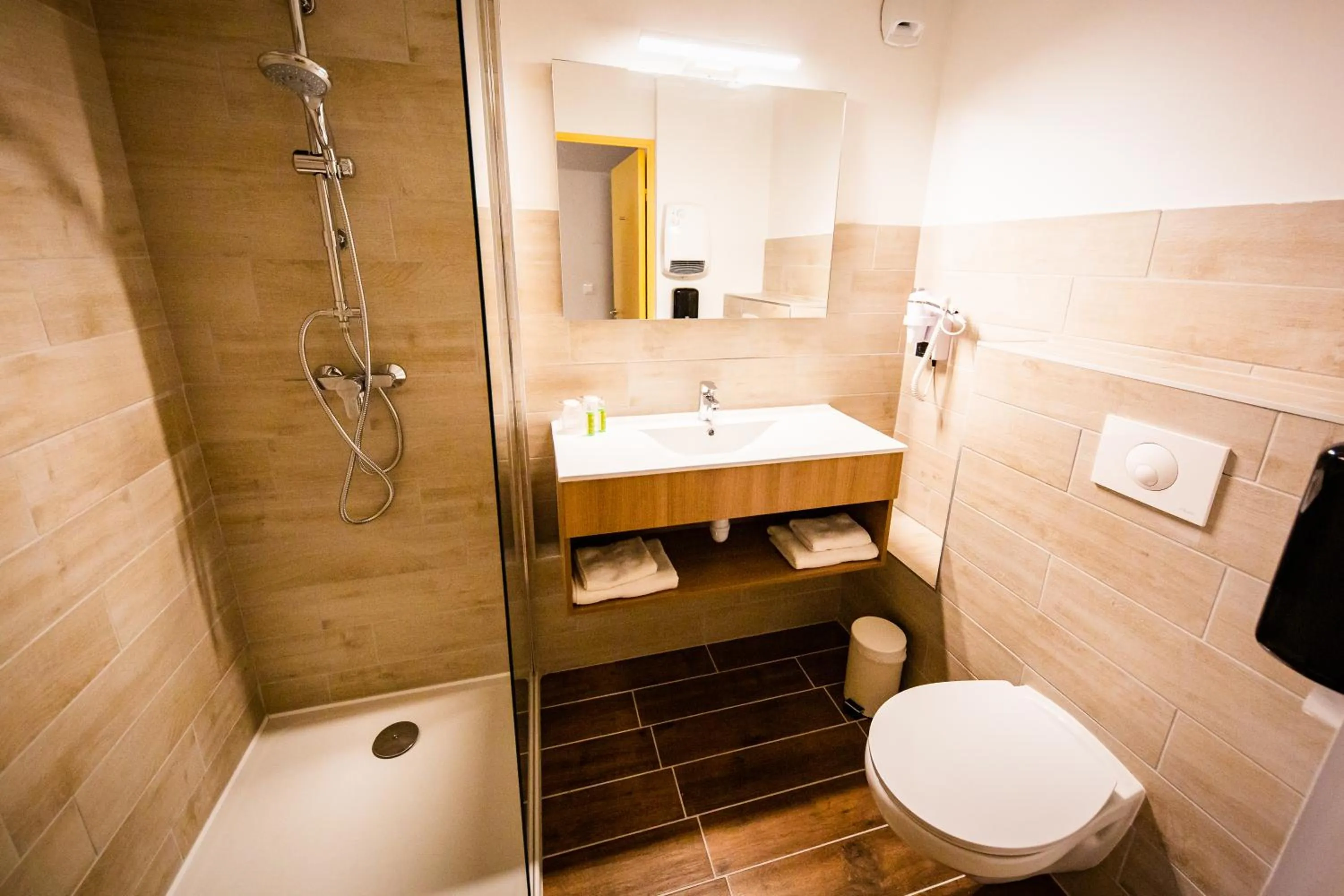 Bathroom in Hotel du Trégor