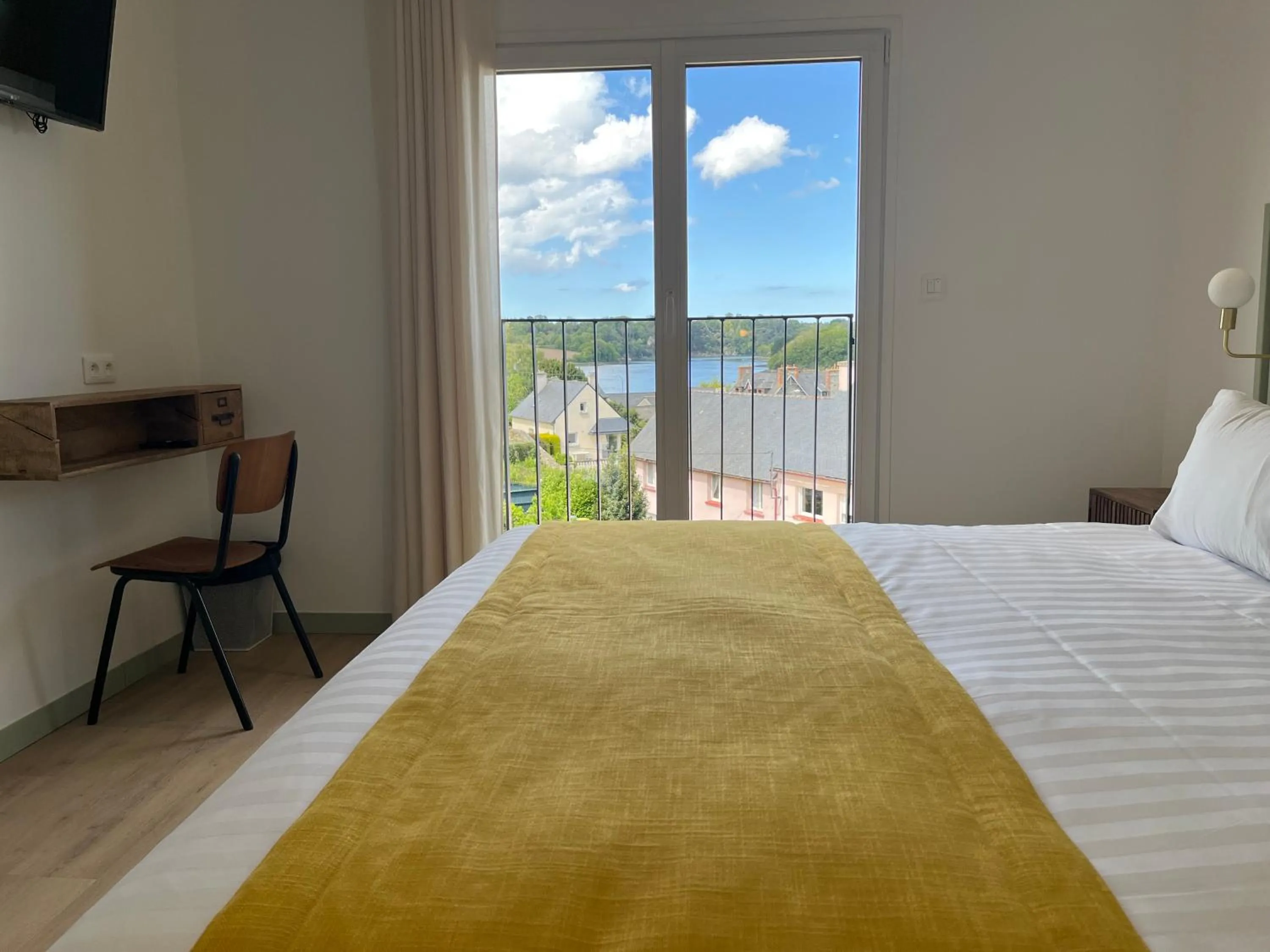 Bed in Hotel du Trégor