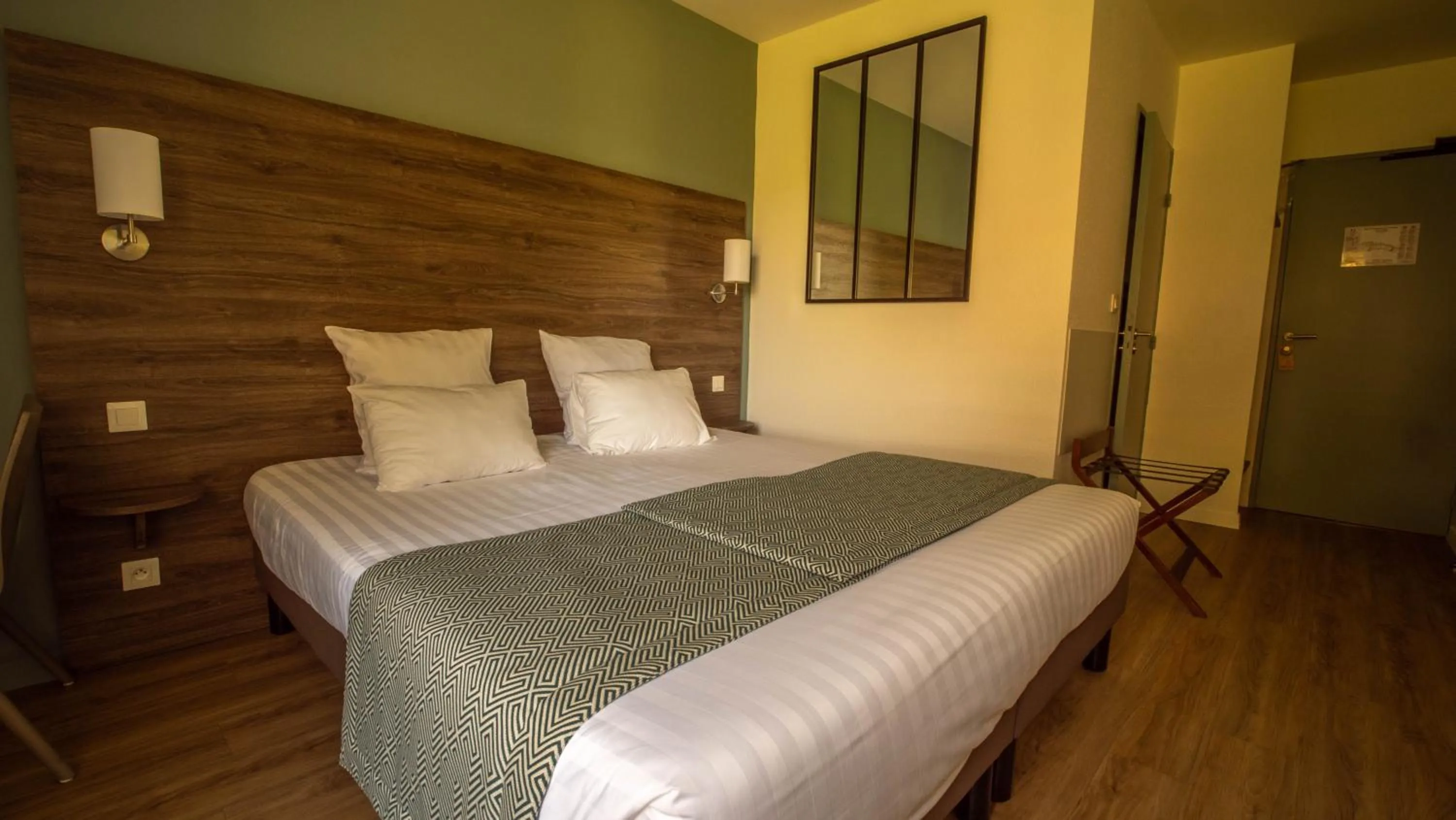 Photo of the whole room, Bed in Hotel du Trégor