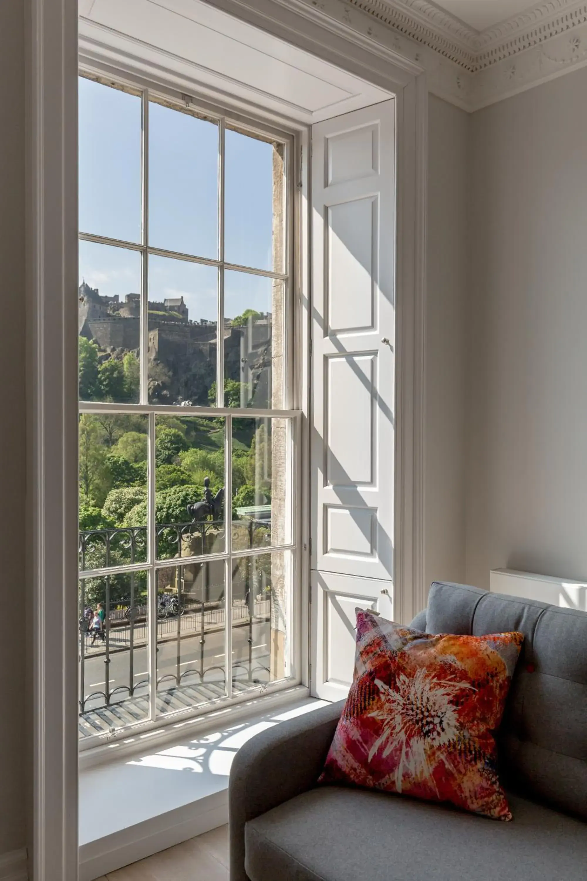 Superior Apartment + Castle View in Destiny Scotland - Chisholm Hunter Suites Superior Apartment + Castle View in Destiny Scotland - Chisholm Hunter Suites