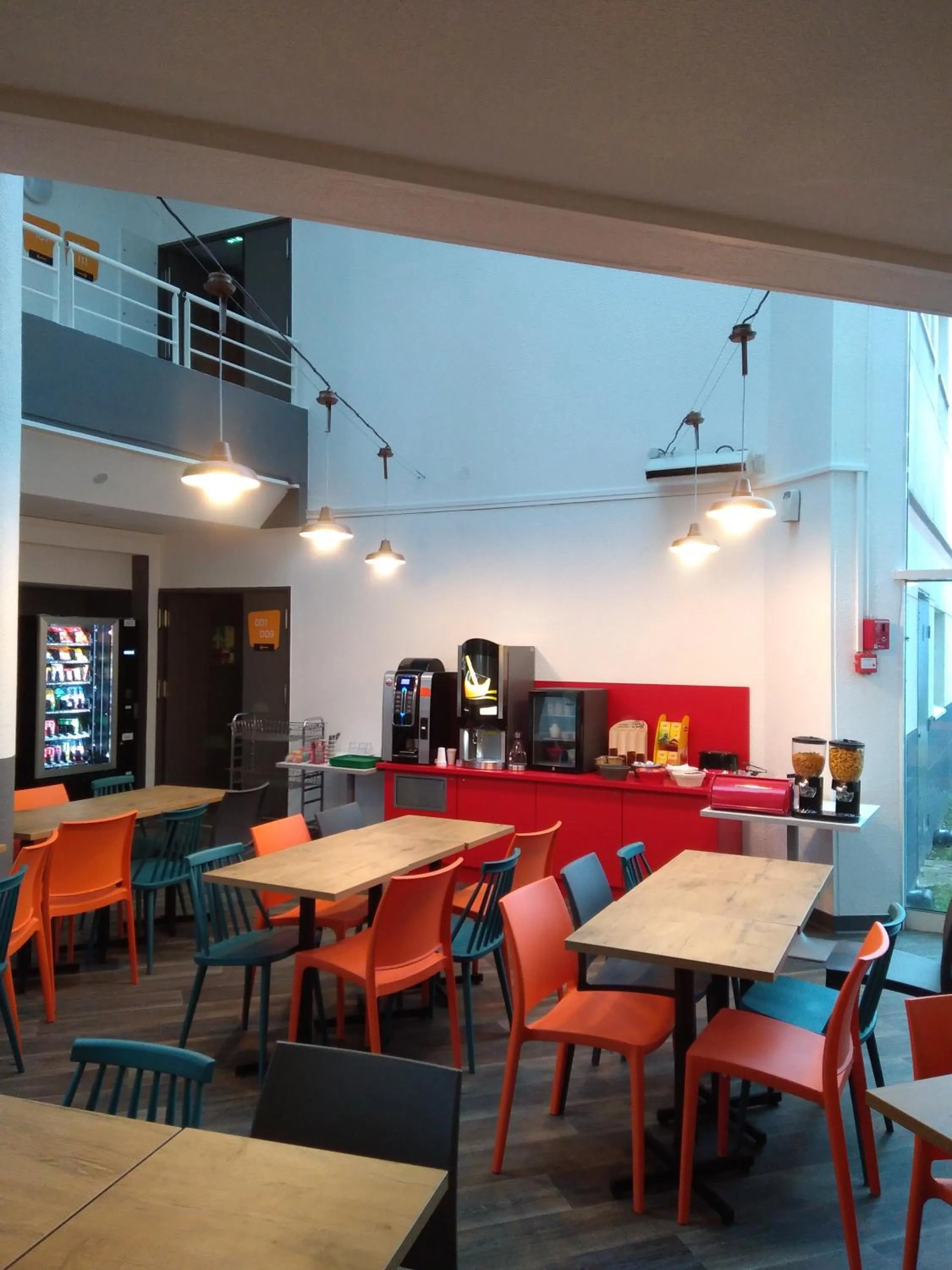 Communal lounge/ TV room in Hotel F1 Maurepas