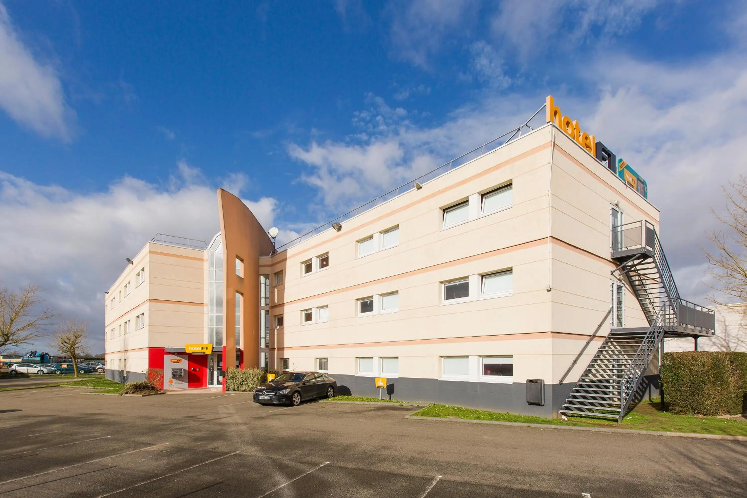 Property building in Hotel F1 Maurepas