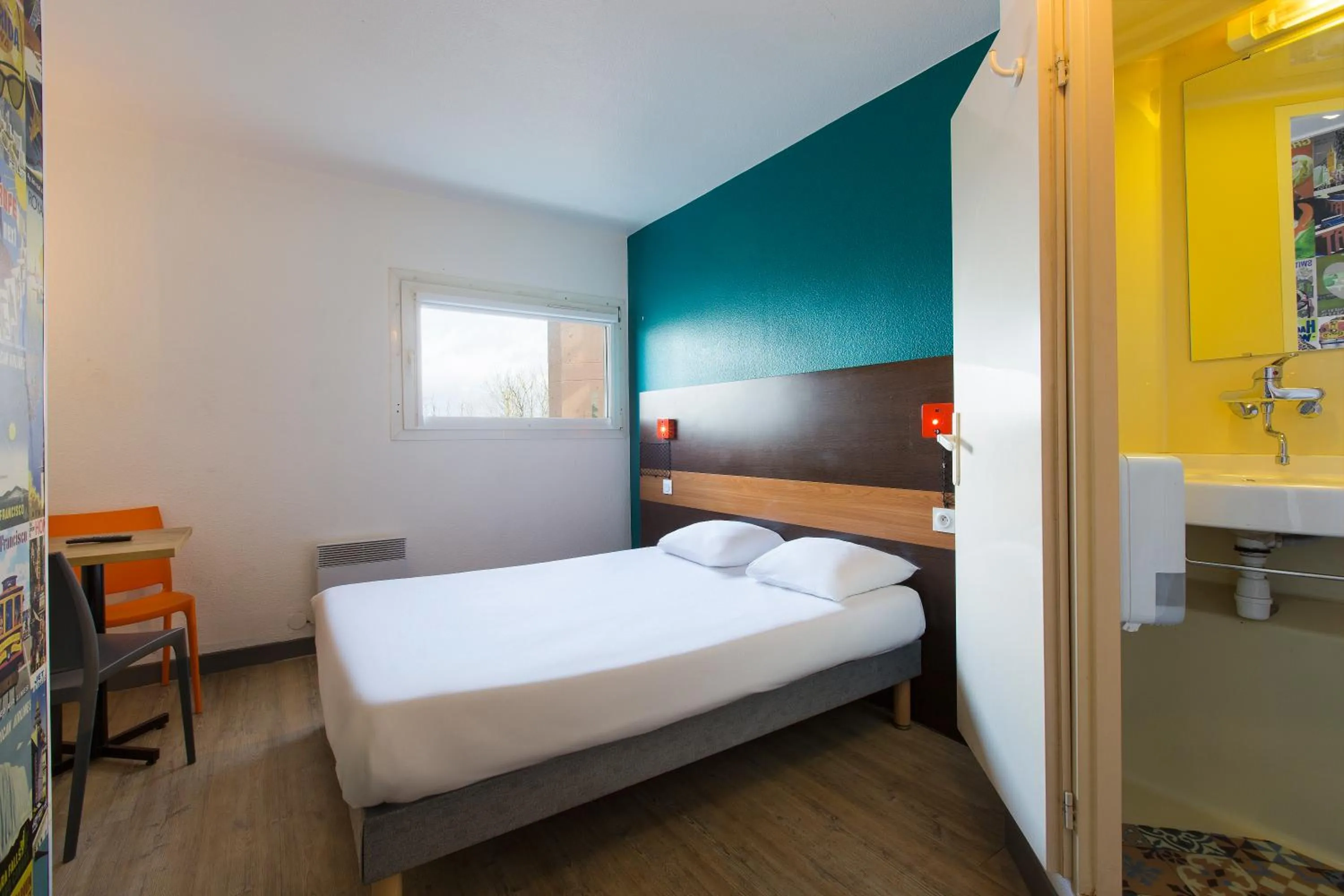 Bed in Hotel F1 Maurepas