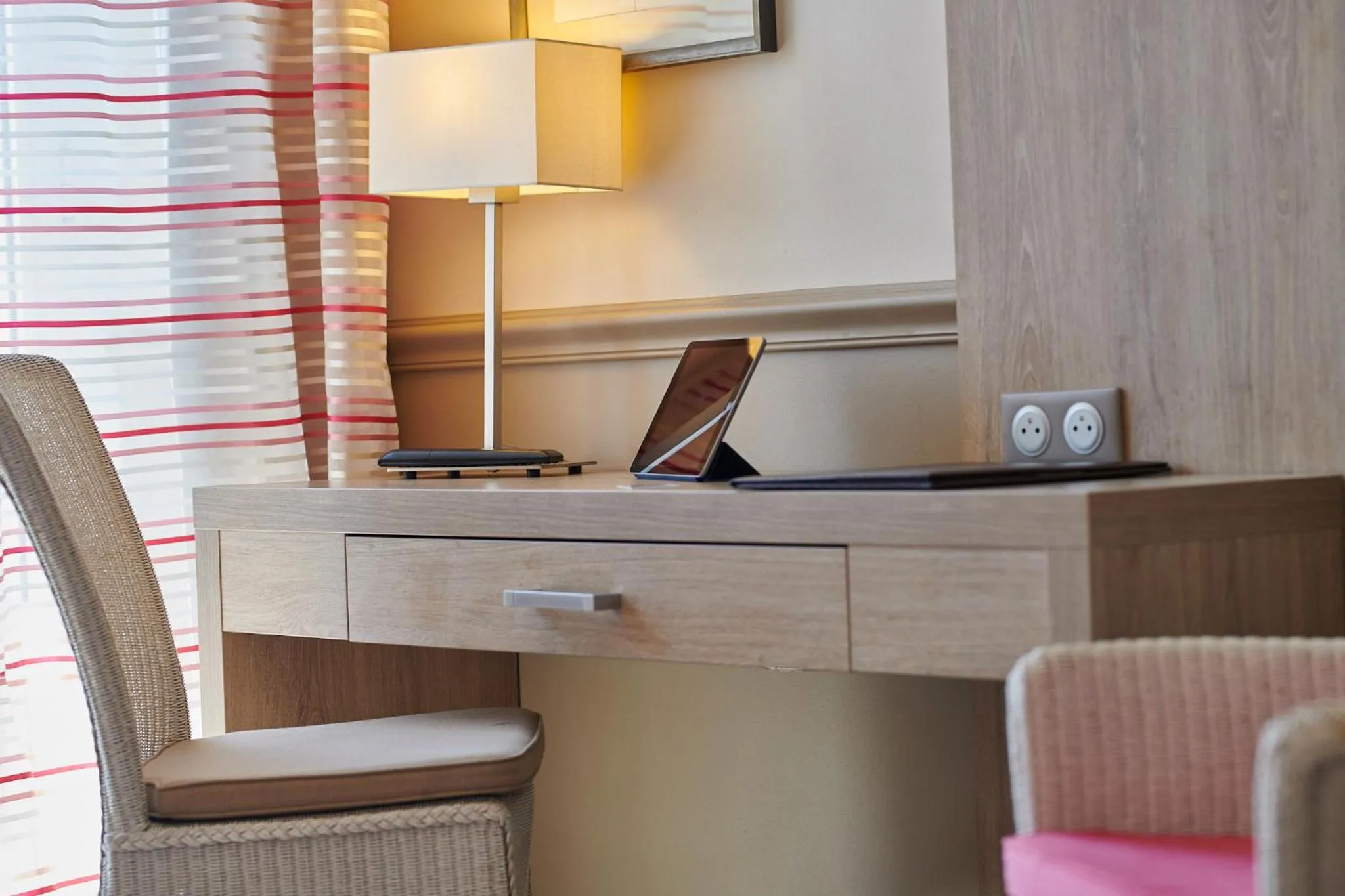 Seating area in Hôtel Vacances Bleues Royal Westminster