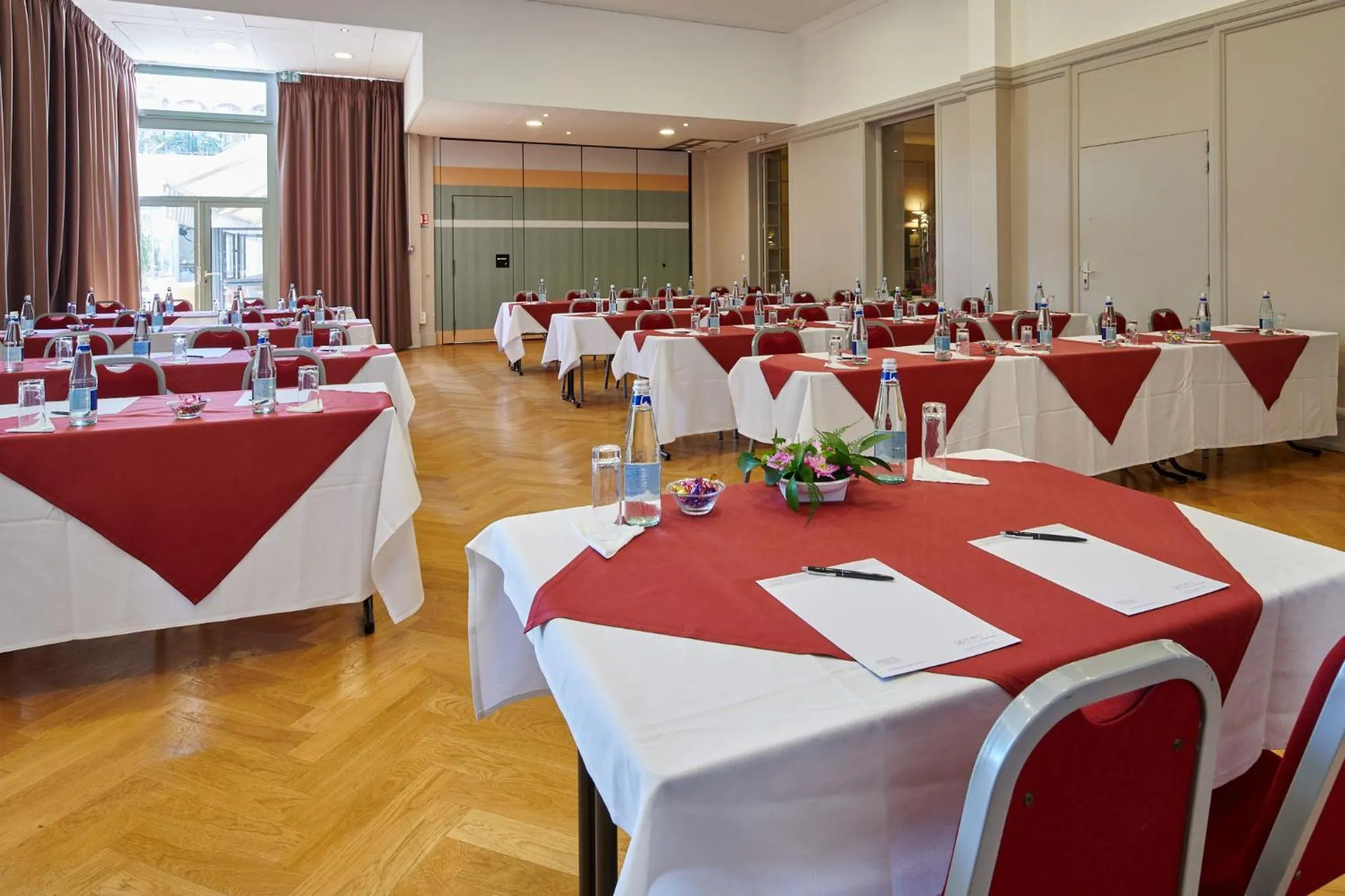 Business facilities in Hôtel Vacances Bleues Royal Westminster