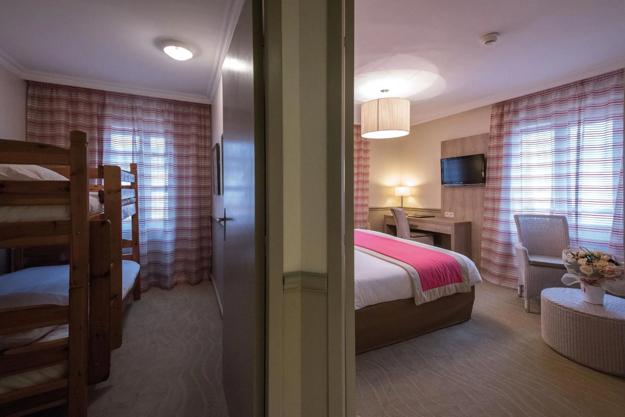 Photo of the whole room, Bed in Hôtel Vacances Bleues Royal Westminster