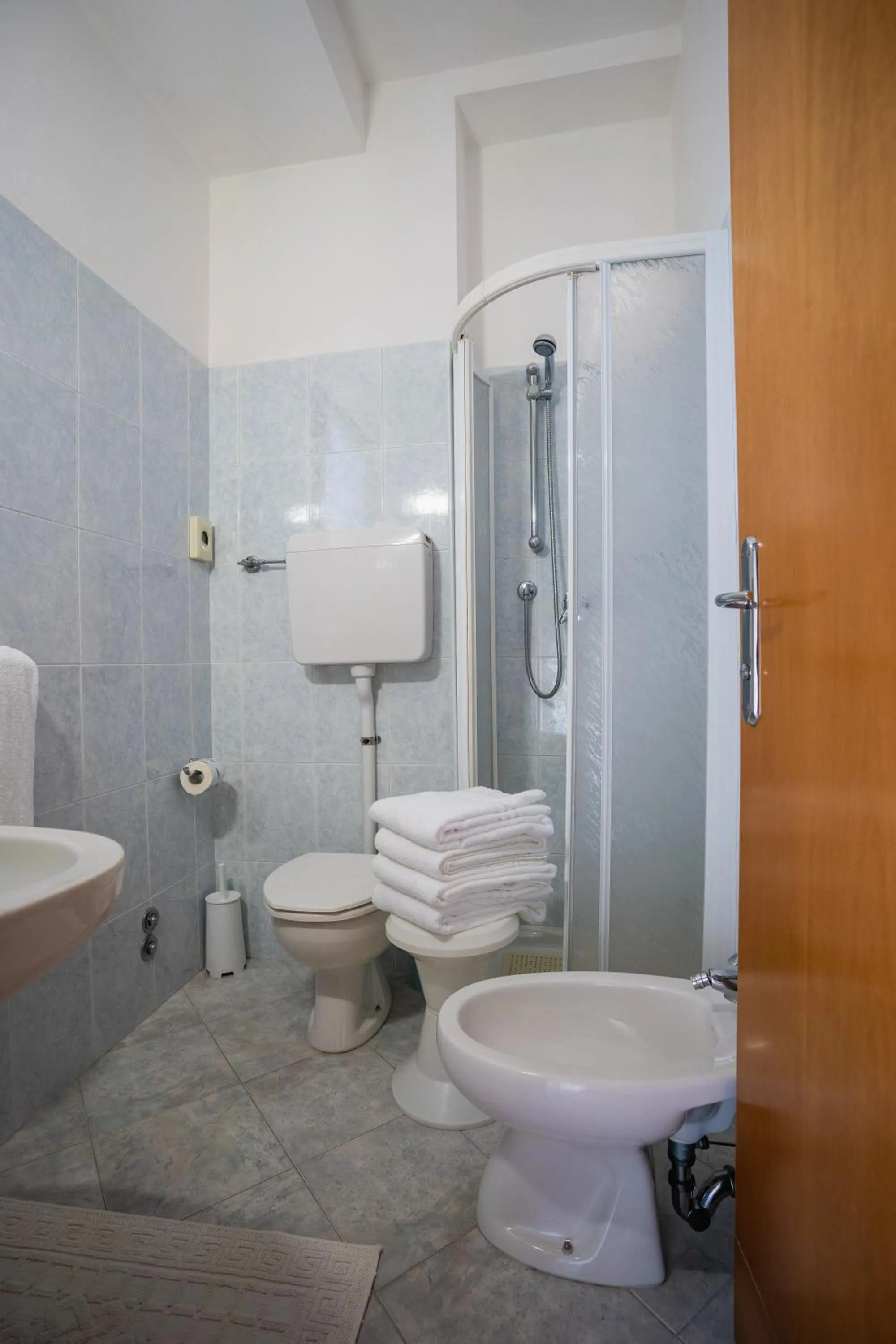 Shower in Hotel Happy