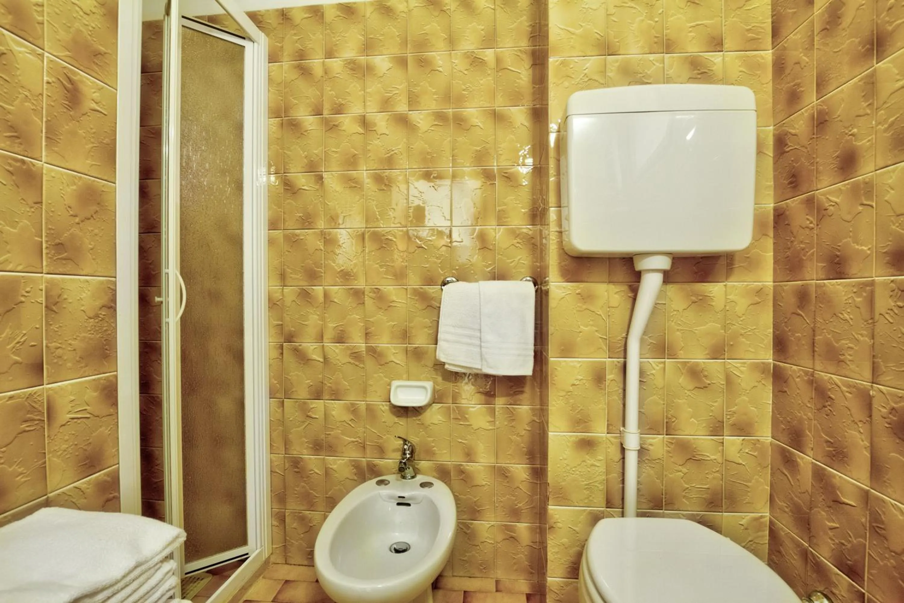 Bathroom in Hotel Happy