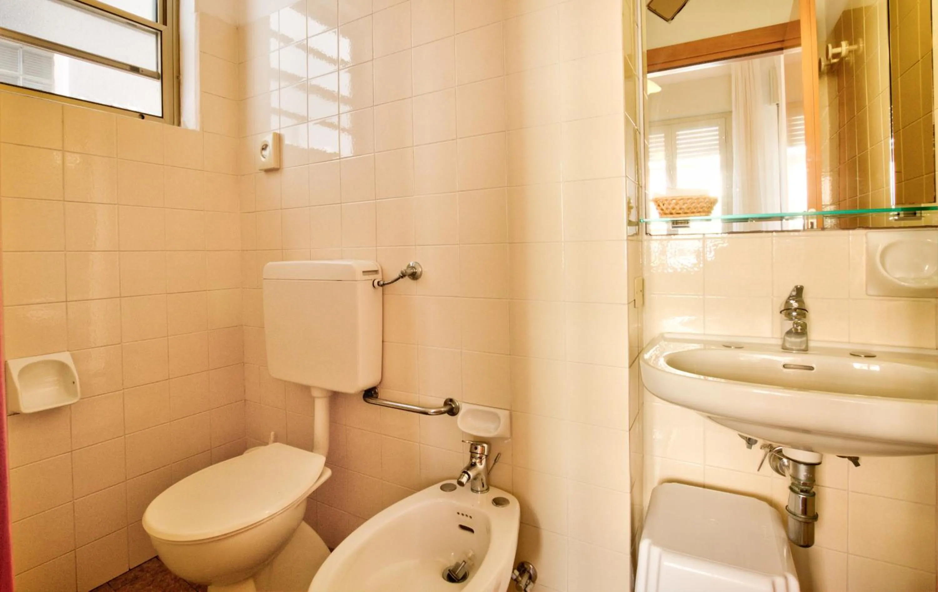 Bathroom in Hotel Happy