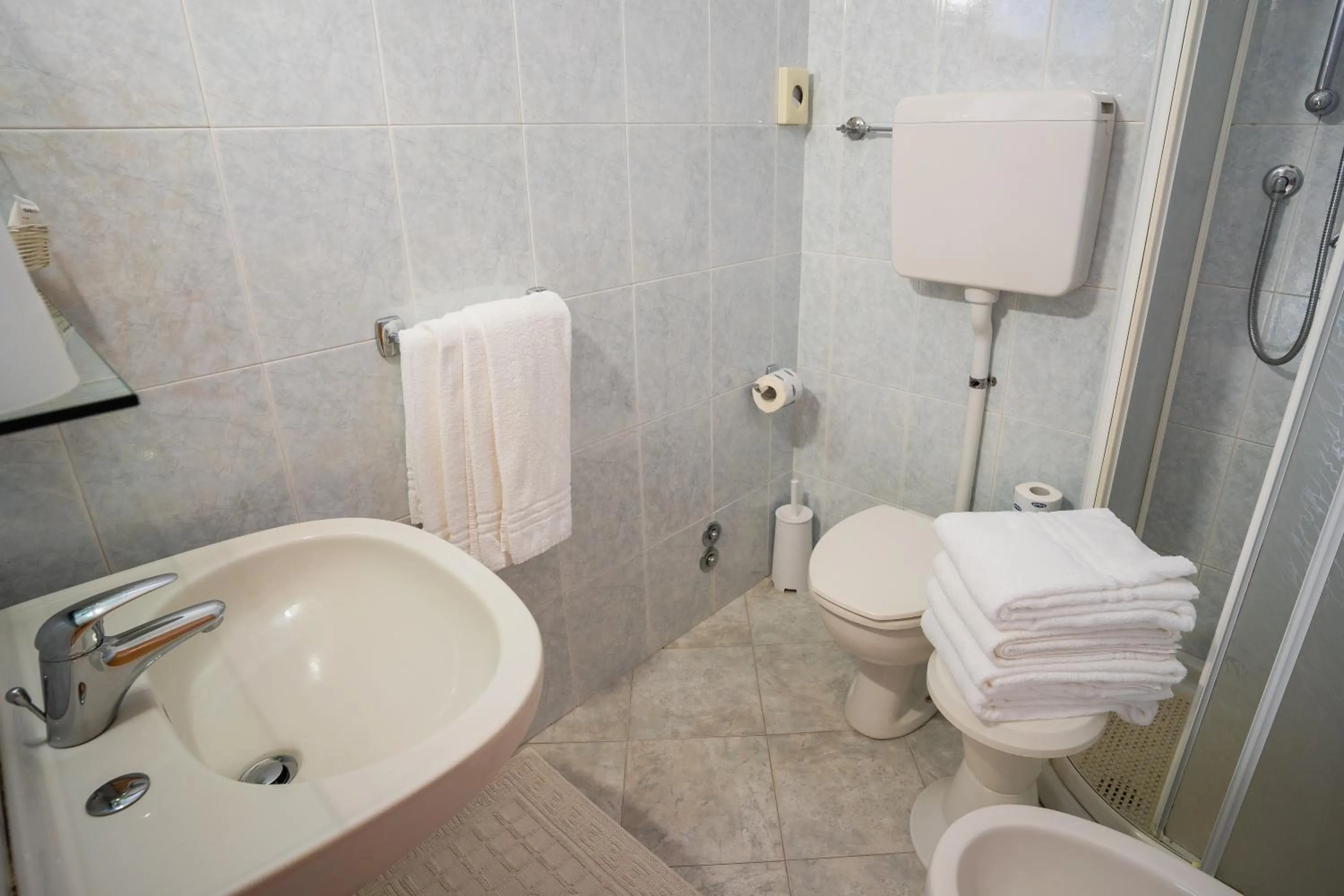 Bathroom in Hotel Happy