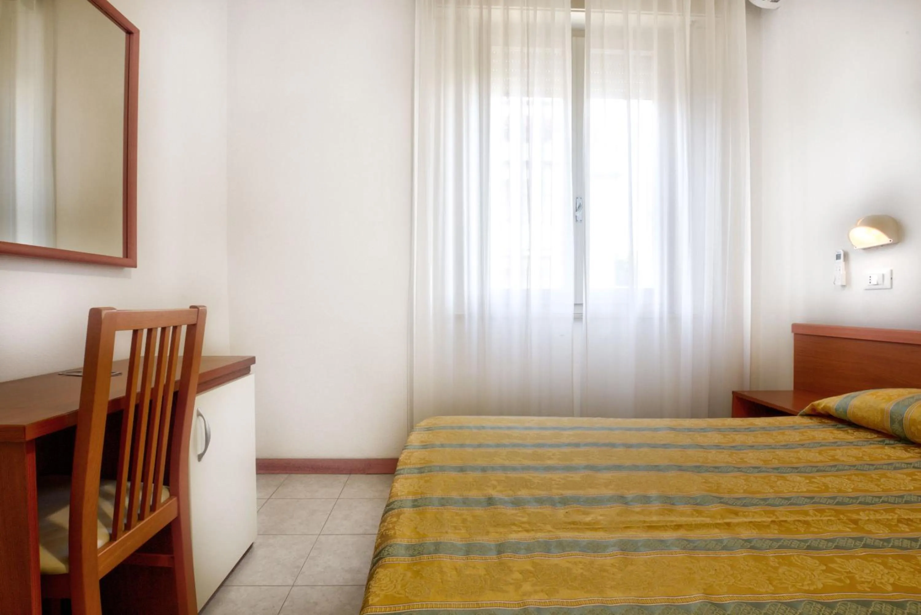 Photo of the whole room, Bed in Hotel Happy