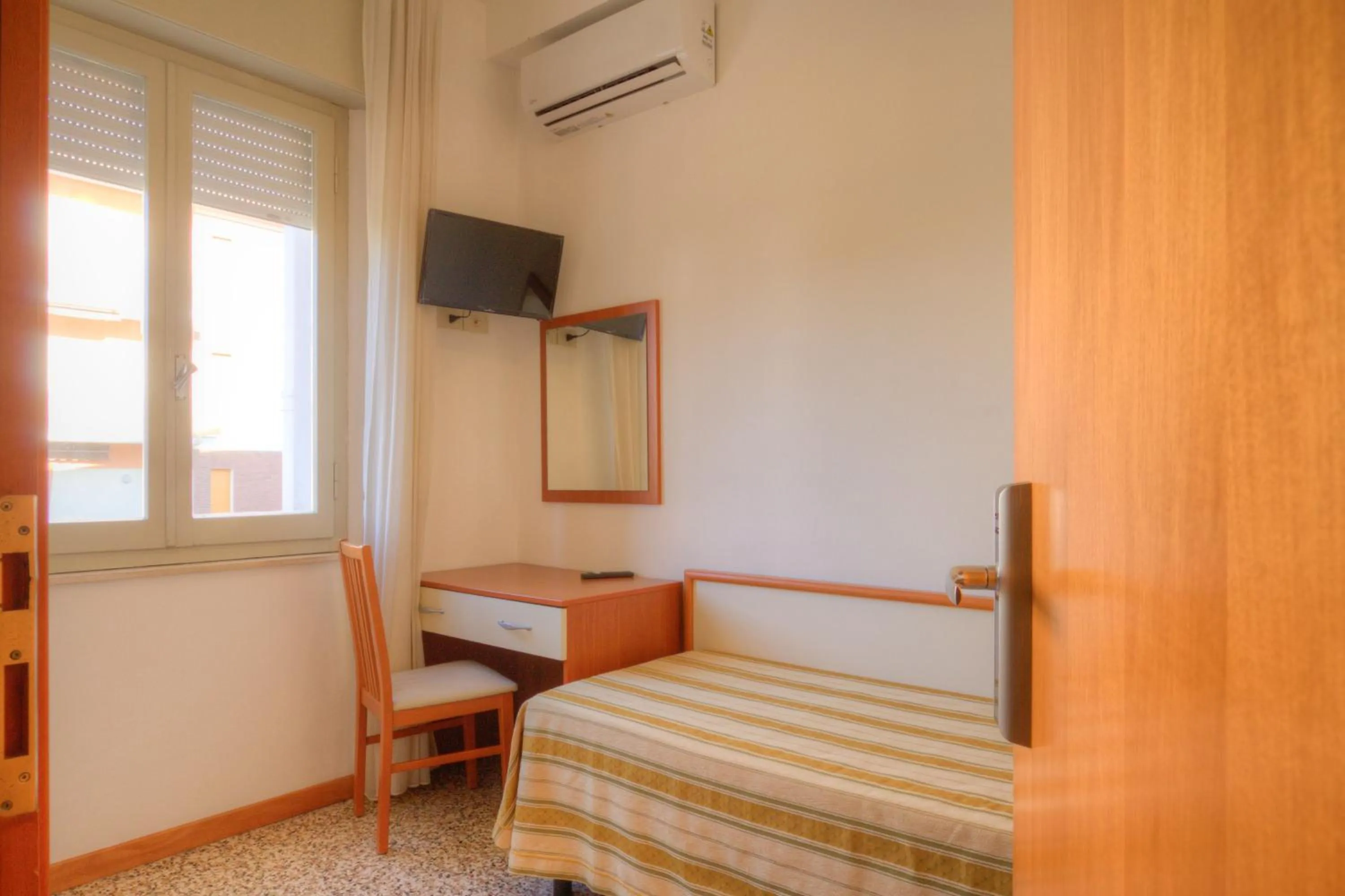 Photo of the whole room, Bed in Hotel Happy