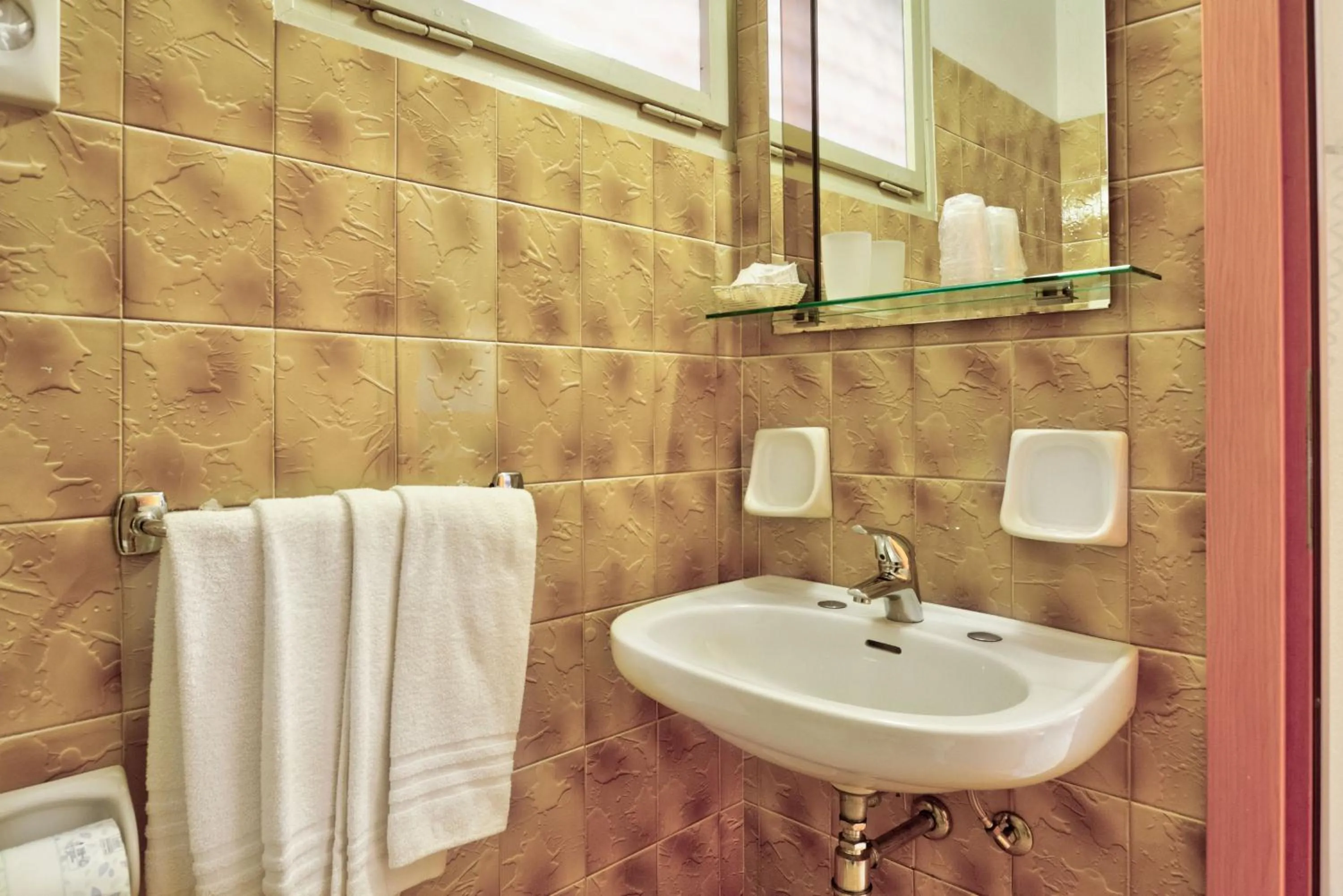 Bathroom in Hotel Happy