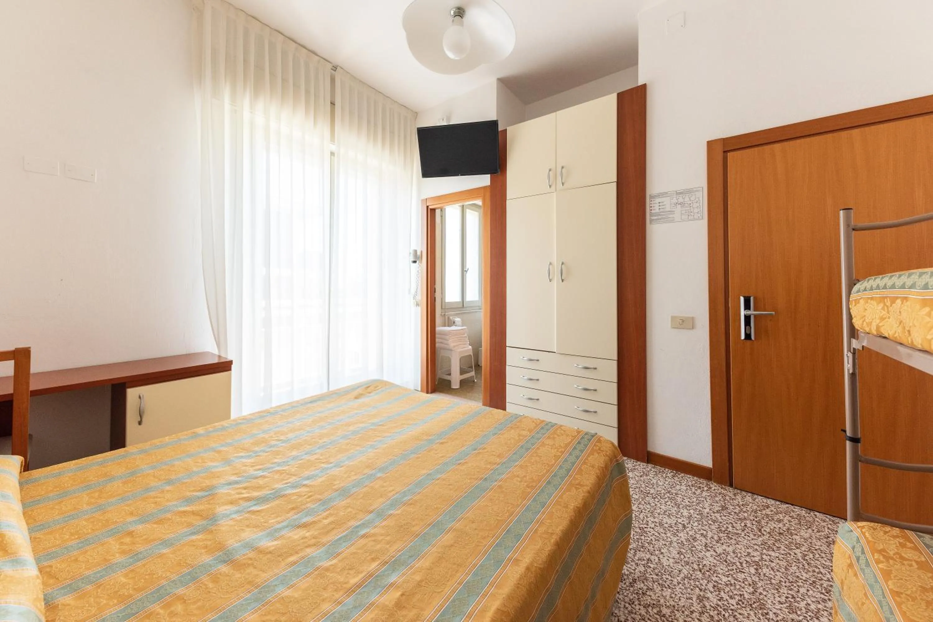 Photo of the whole room, Bed in Hotel Happy