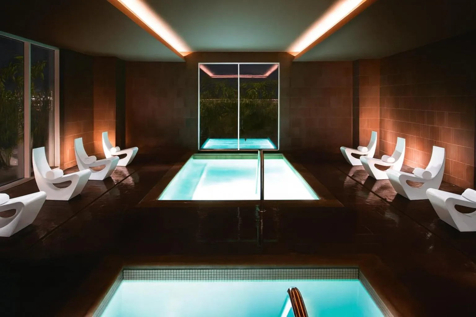 Hot Tub in Luxury Suites at Palms Place