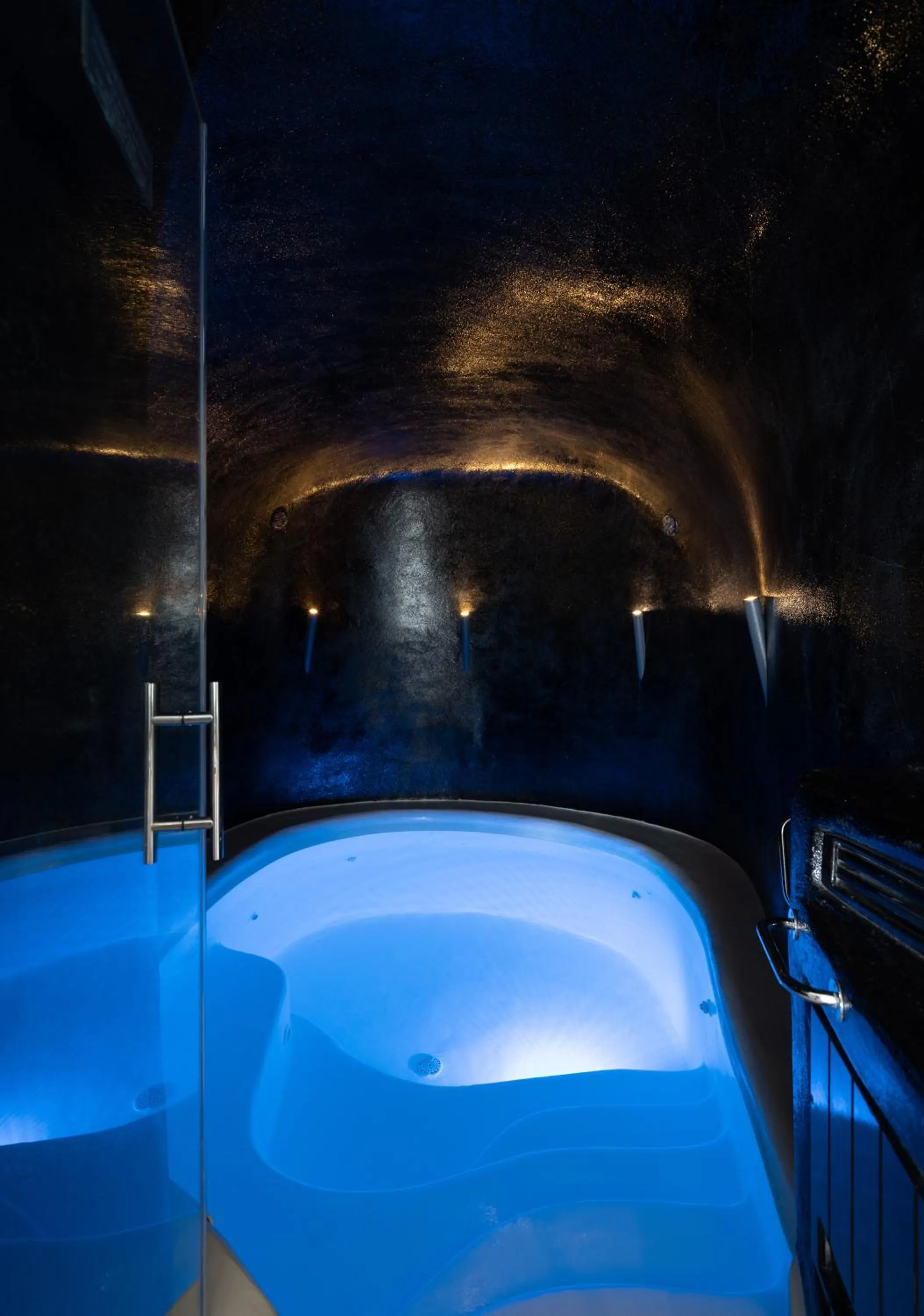 Swimming pool in Dana Villas & Infinity Suites