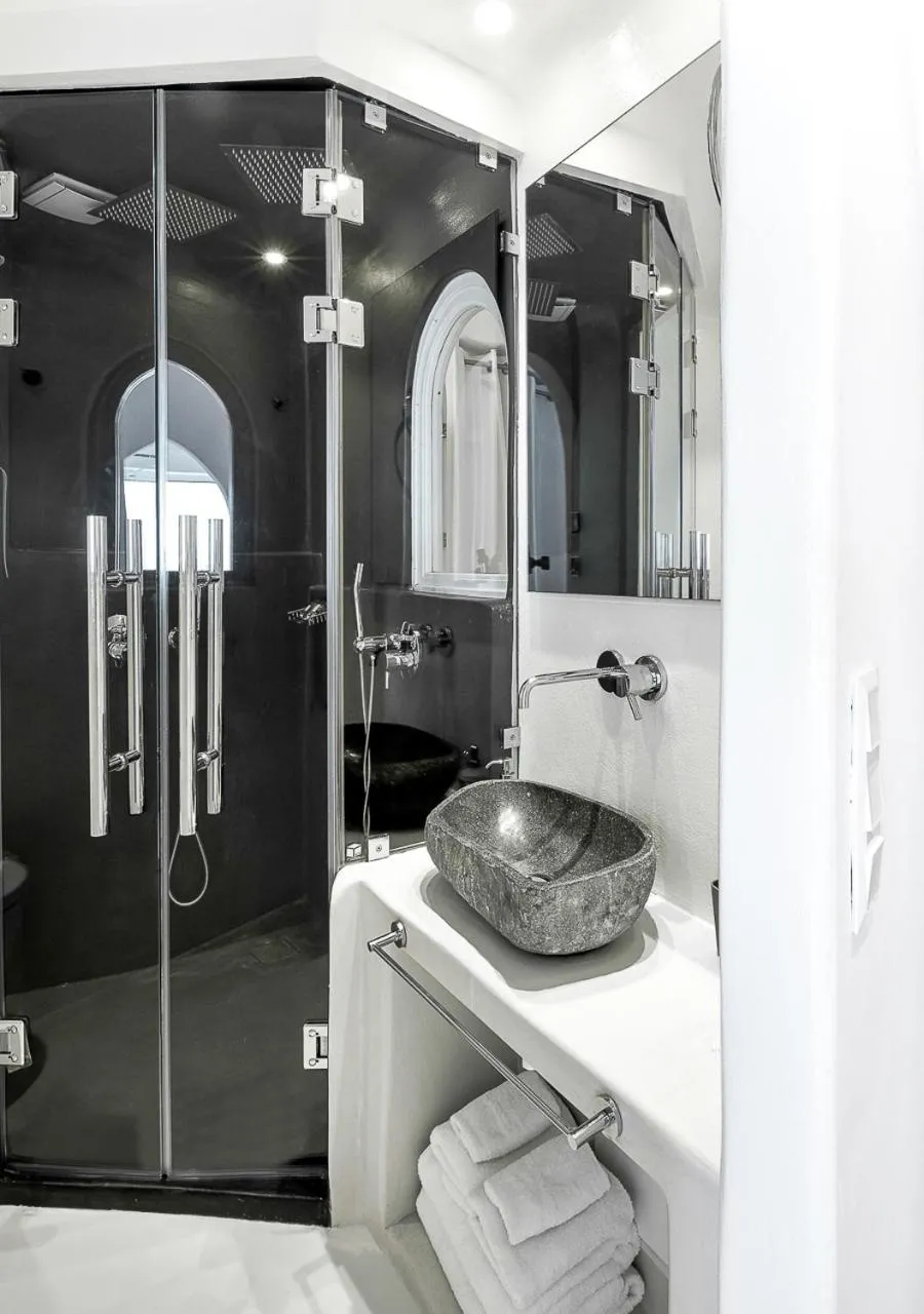 Shower in Dana Villas & Infinity Suites