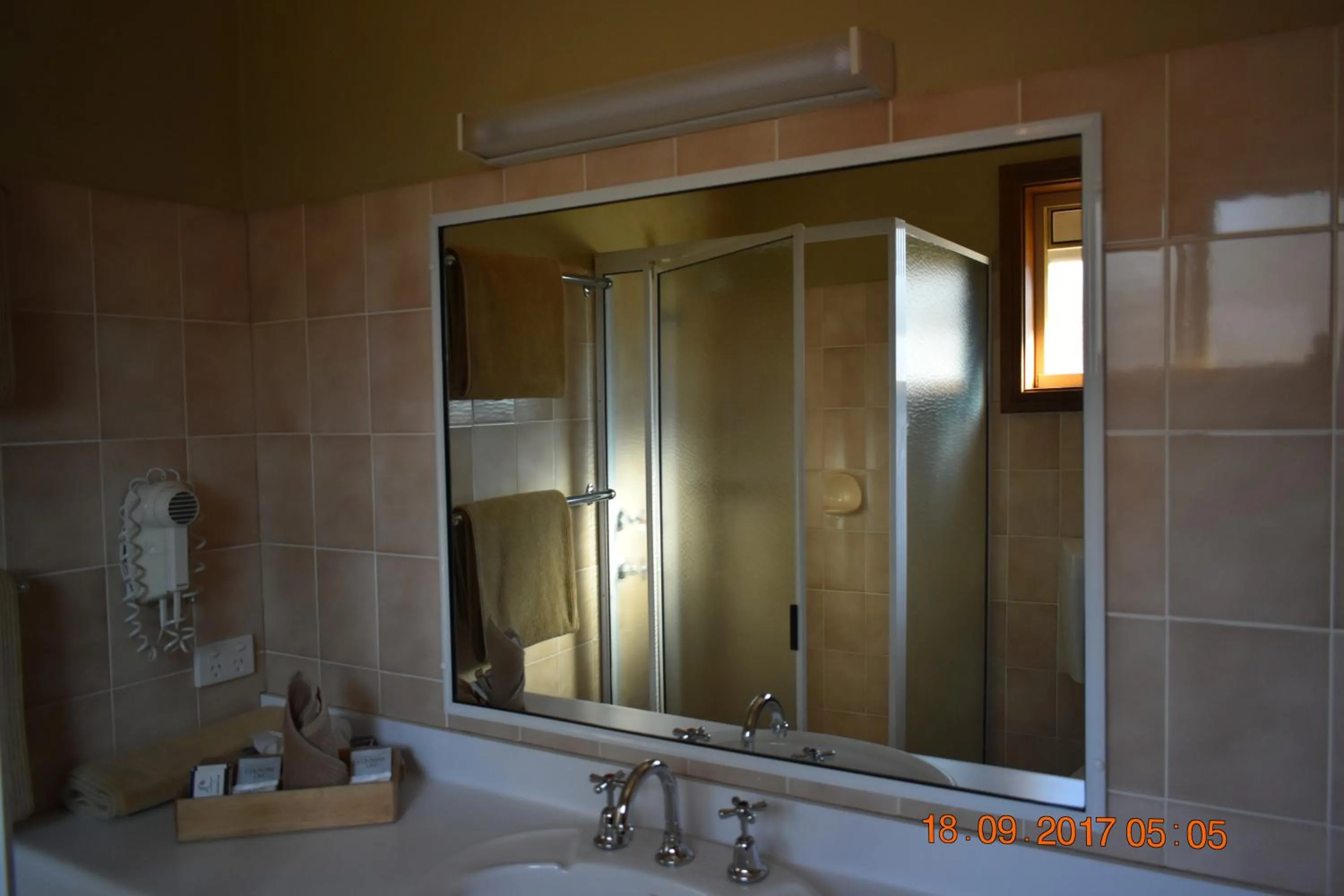 Shower in Cooee Motel