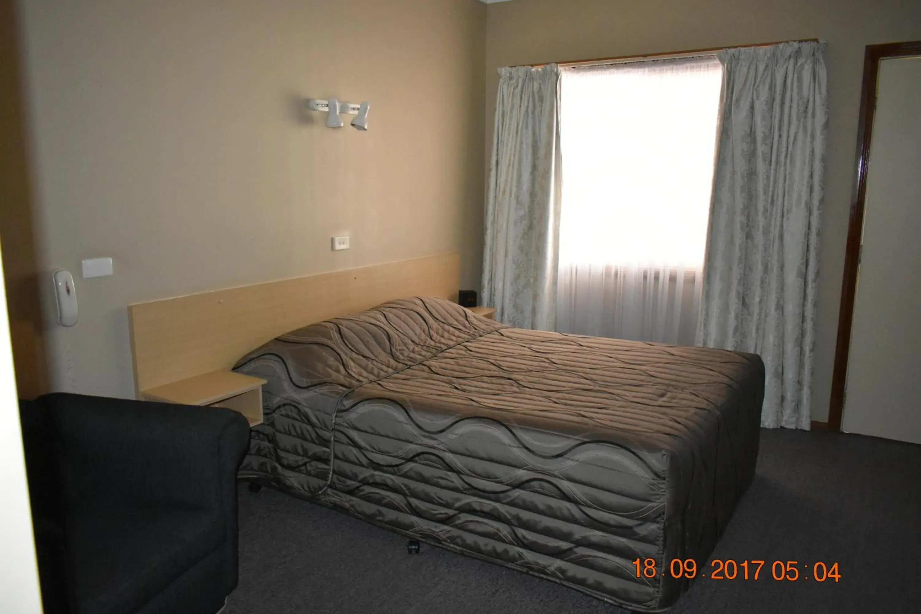 Queen Room with Garden View in Cooee Motel Queen Room with Garden View in Cooee Motel