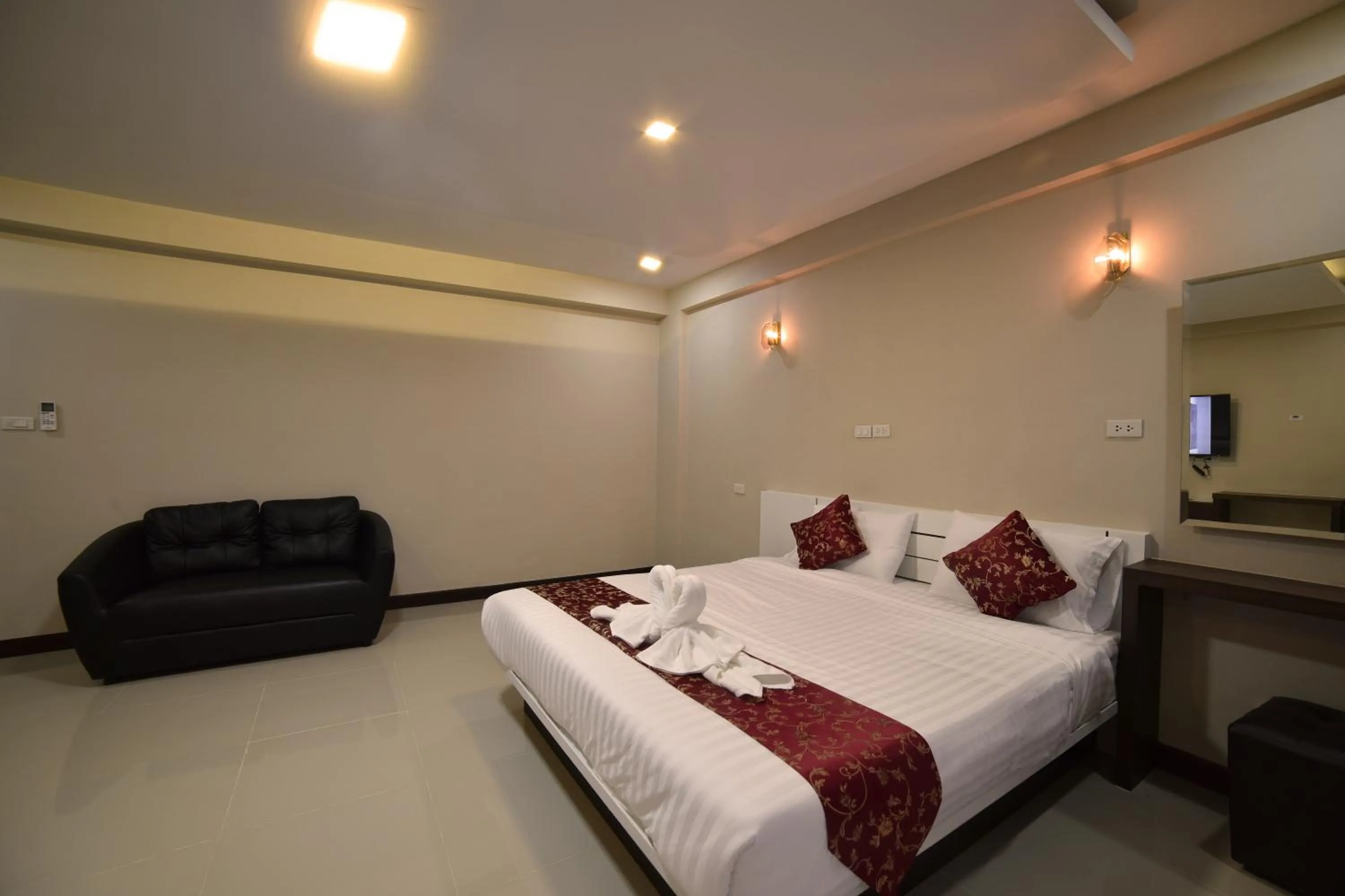 Decorative detail, Bed in Gold Airport Suites