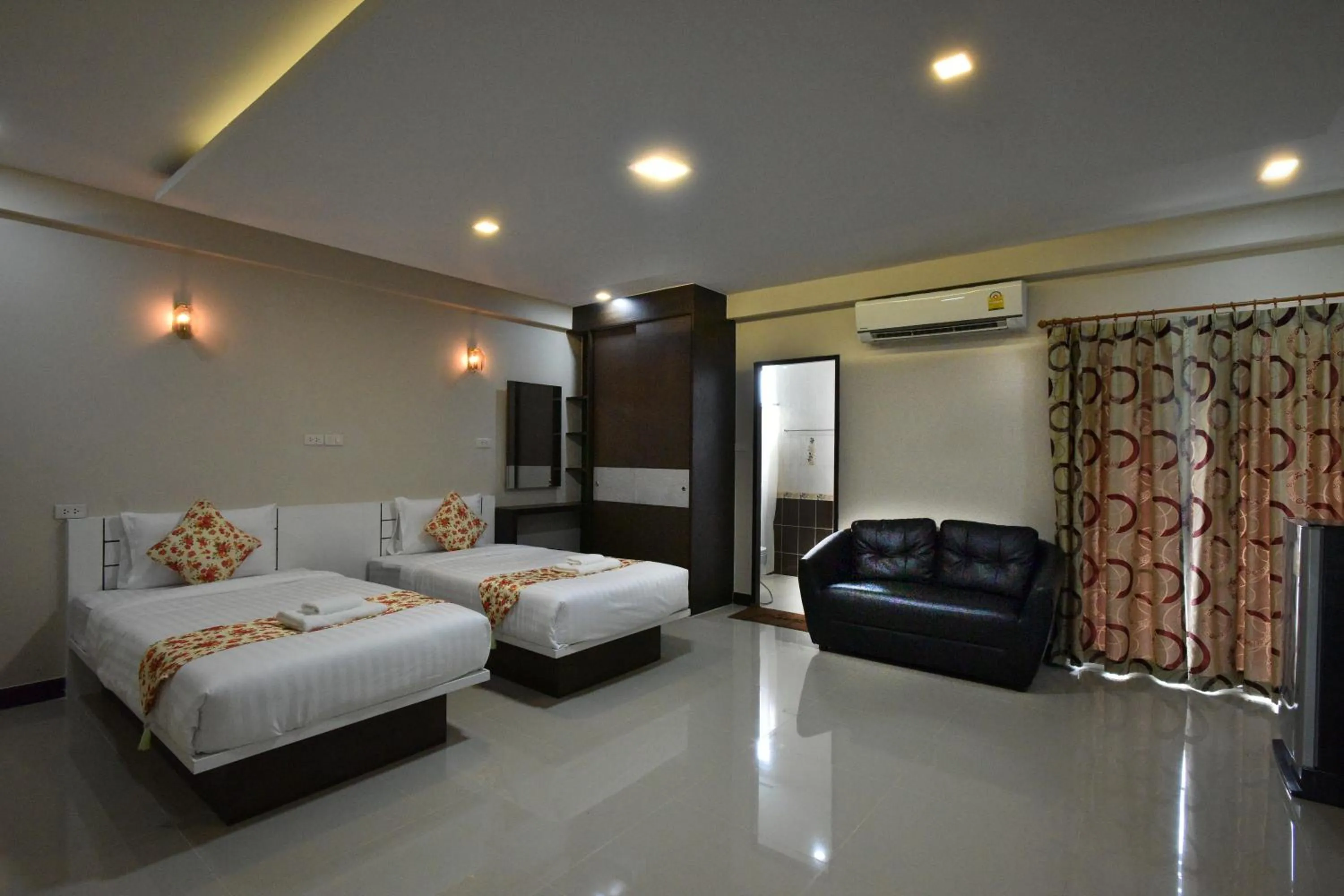 Photo of the whole room, Bed in Gold Airport Suites