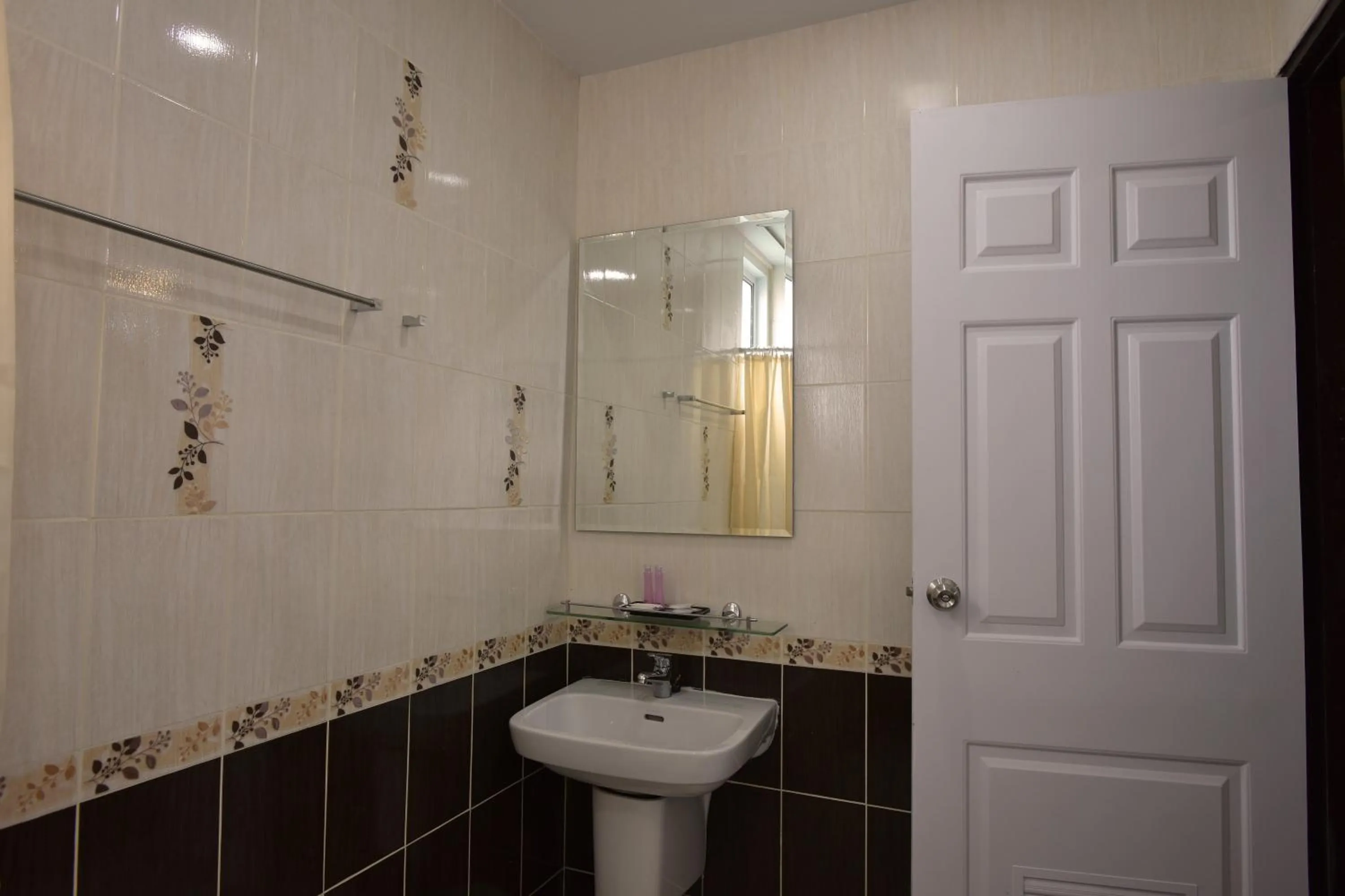 Bathroom in Gold Airport Suites