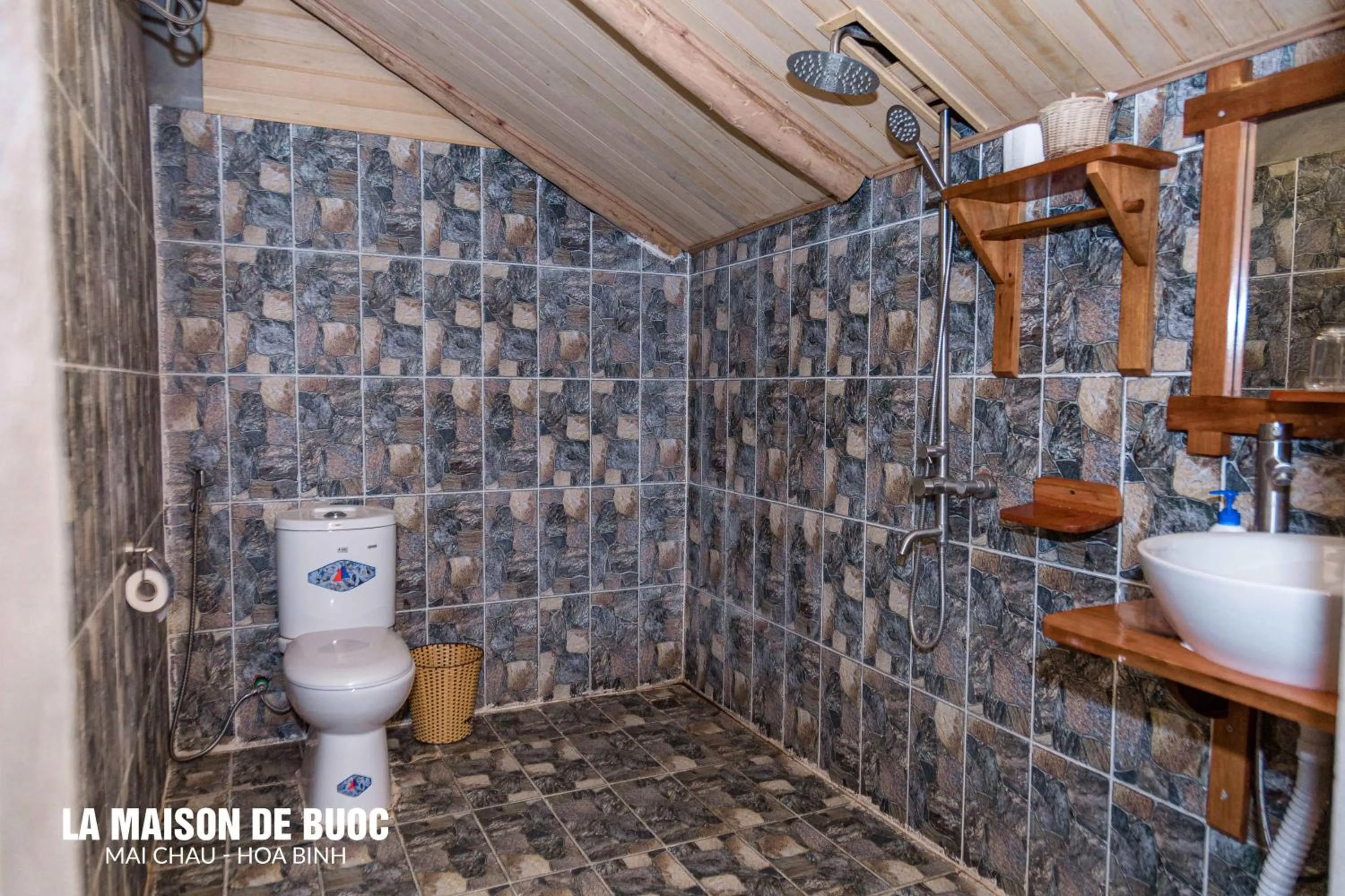 Shower in La Maison De Buoc