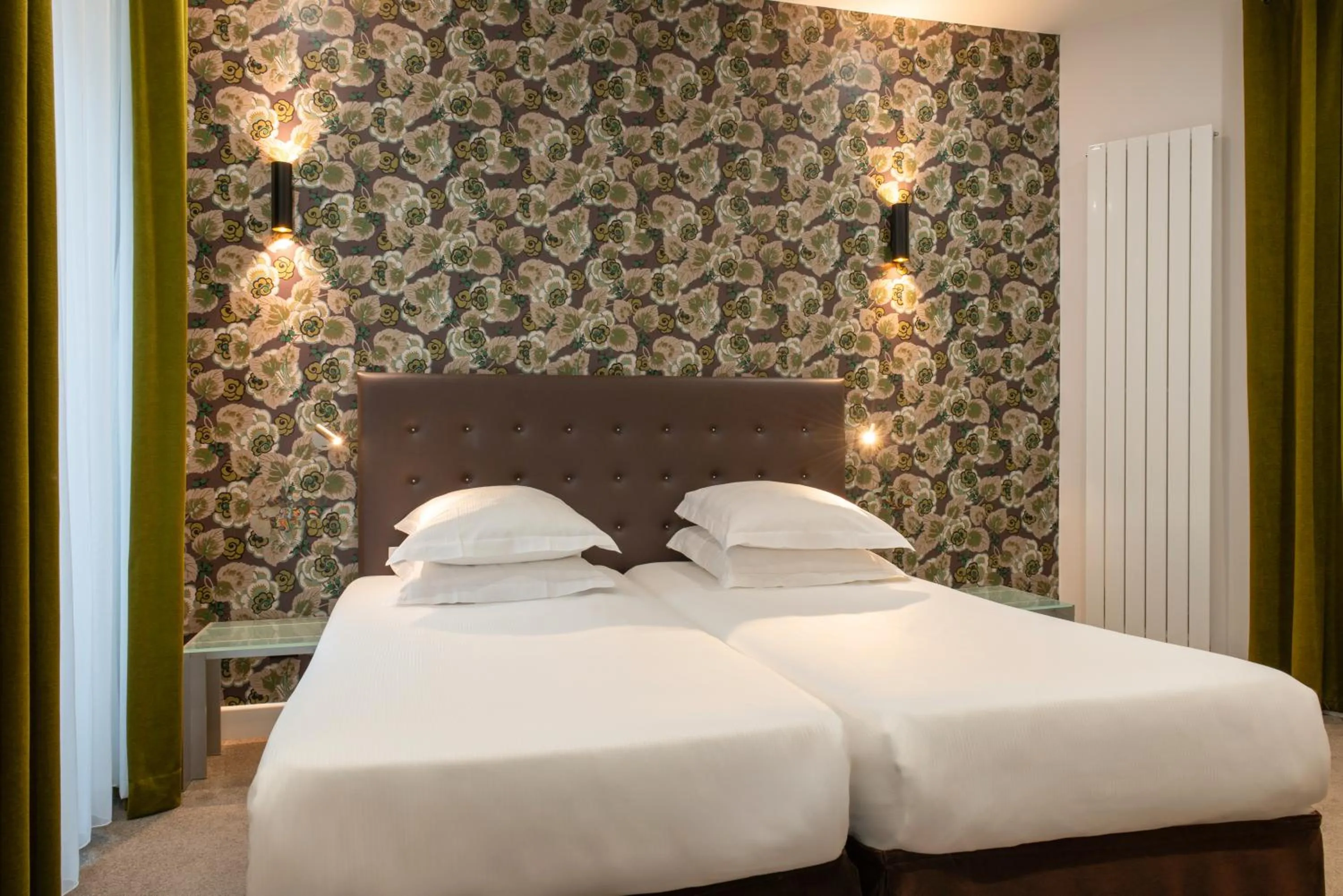 Bed in Hôtel Albe Saint Michel