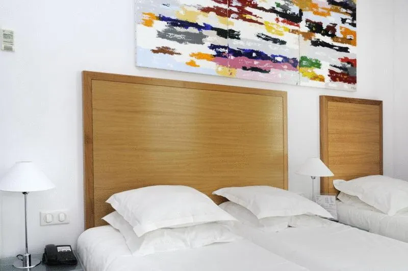 Photo of the whole room, Bed in Hôtel Albe Saint Michel